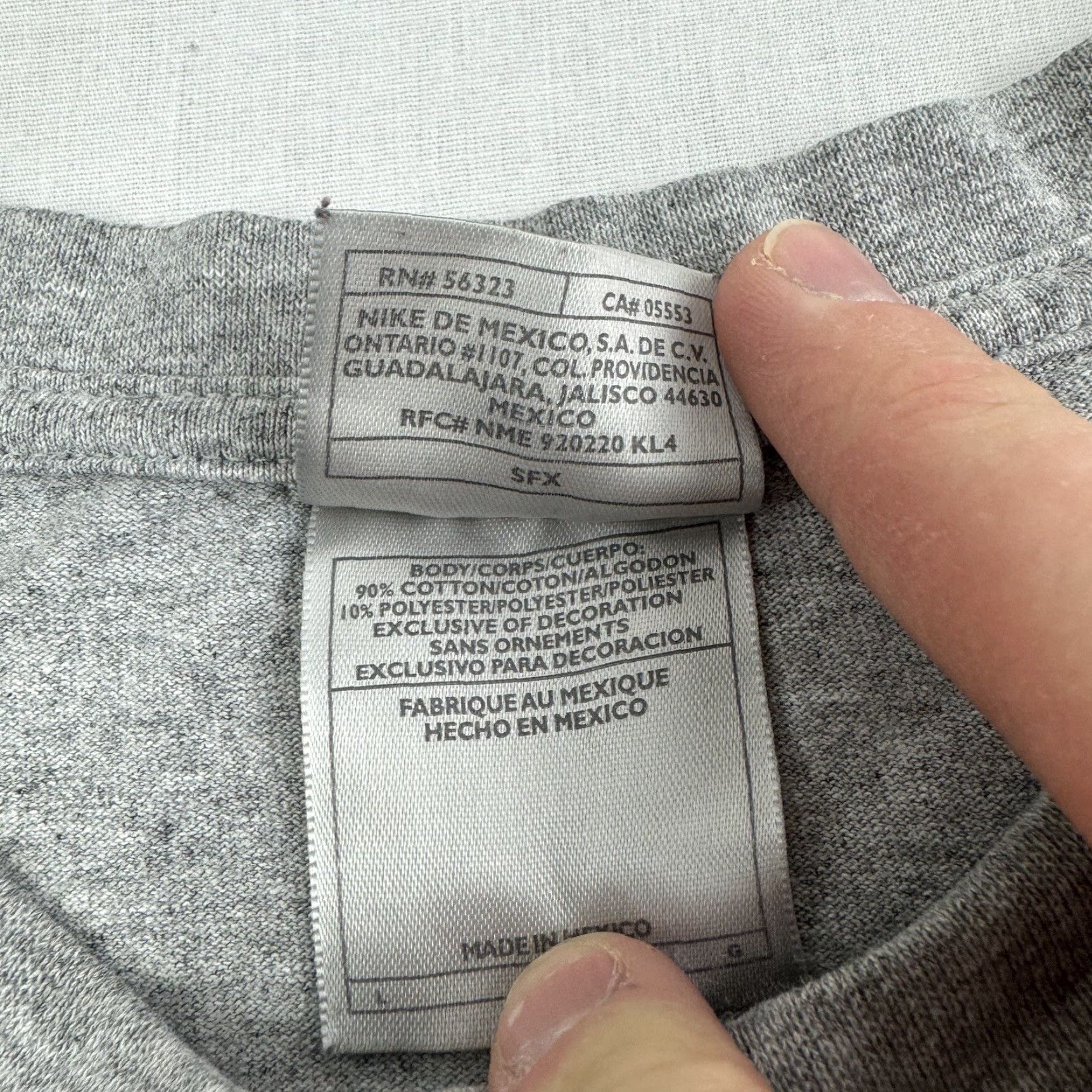 Nike VINTAGE Nike T-Shirt Adult Large Gray Silver Crew Neck Short Sleeve Men Grunge 90s Y2K Athletic Sports Size US L / EU 52-54 / 3 - 6 Thumbnail