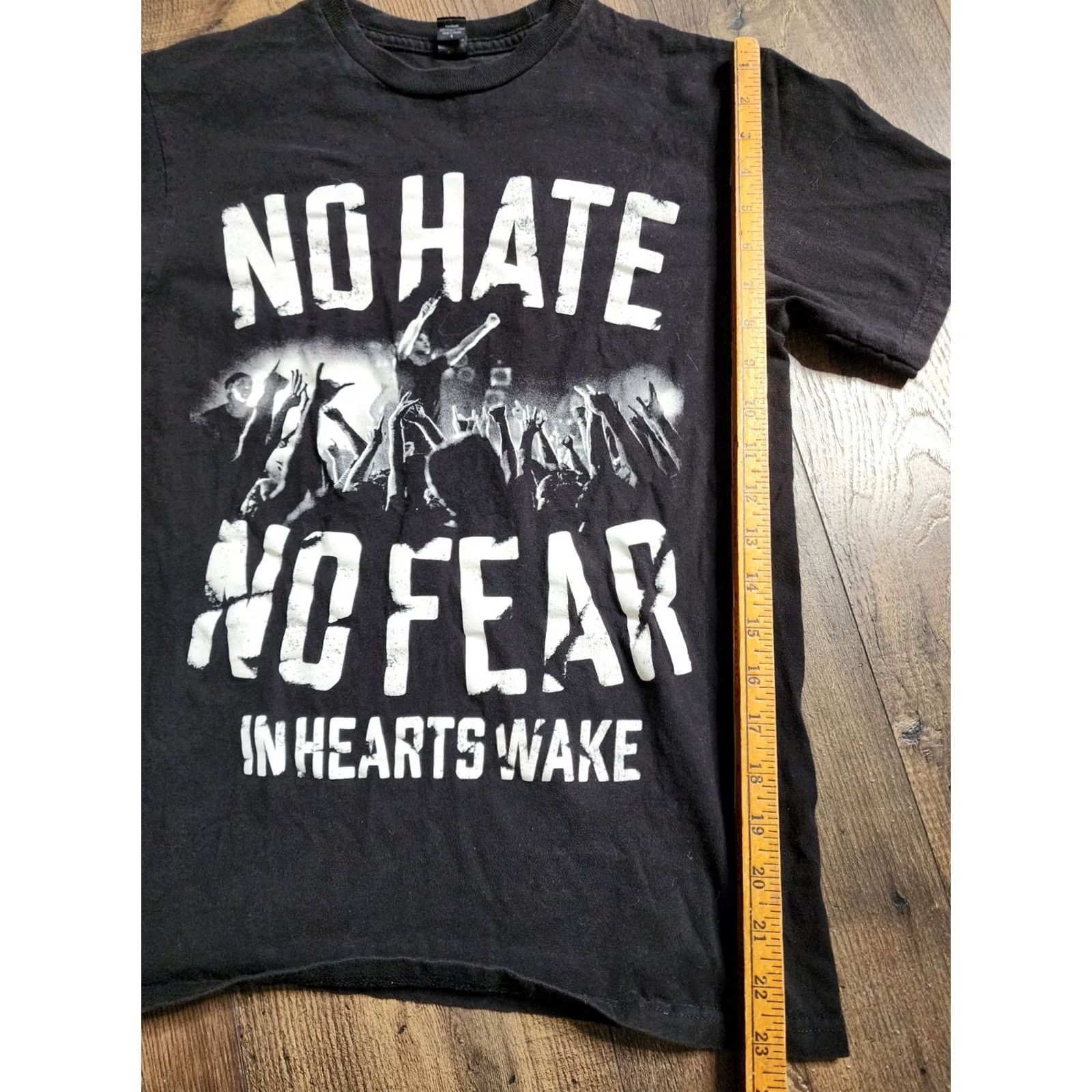 Tultex VINTAGE? No. Mens S In Hearts Wake No Hate No Fear Band Tee T Shirt Size US S / EU 44-46 / 1 - 2 Thumbnail
