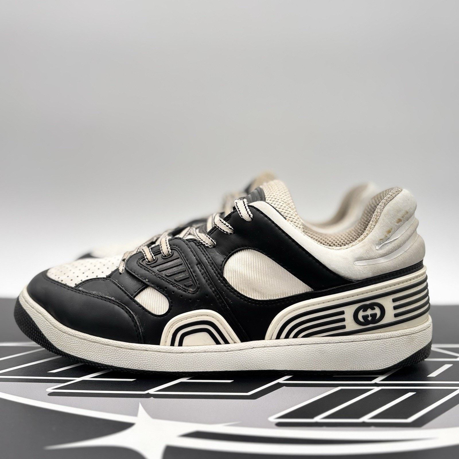 Gucci Size 10 G ( 10.5 US) - Gucci Basket ‘ White, Black ‘ Size US 10.5 / EU 43-44 - 1 Thumbnail