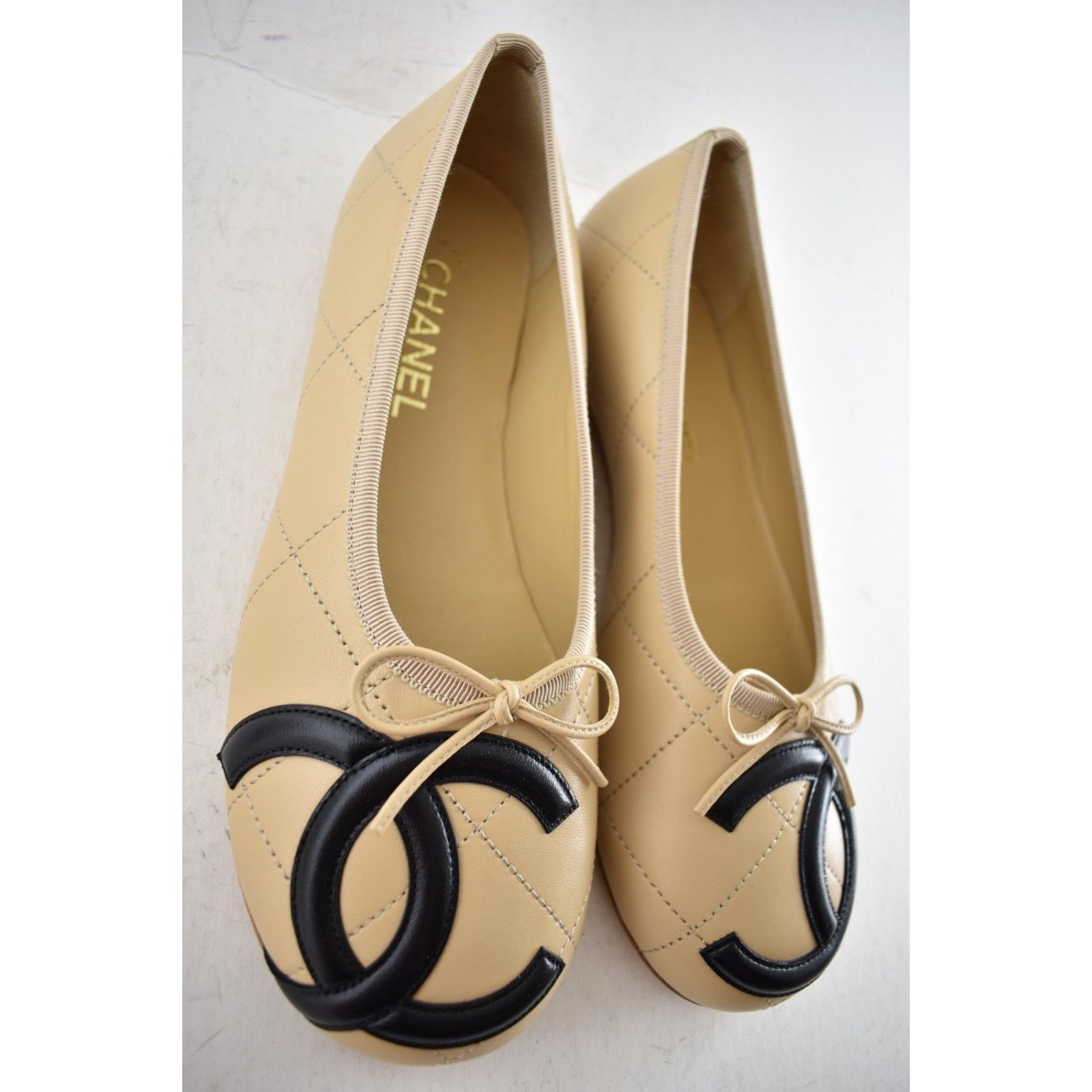 Chanel Chanel Coco Beach Cambon Beige Black CC XL Logo Flats 37 Size US 6 / IT 36 - 8 Thumbnail