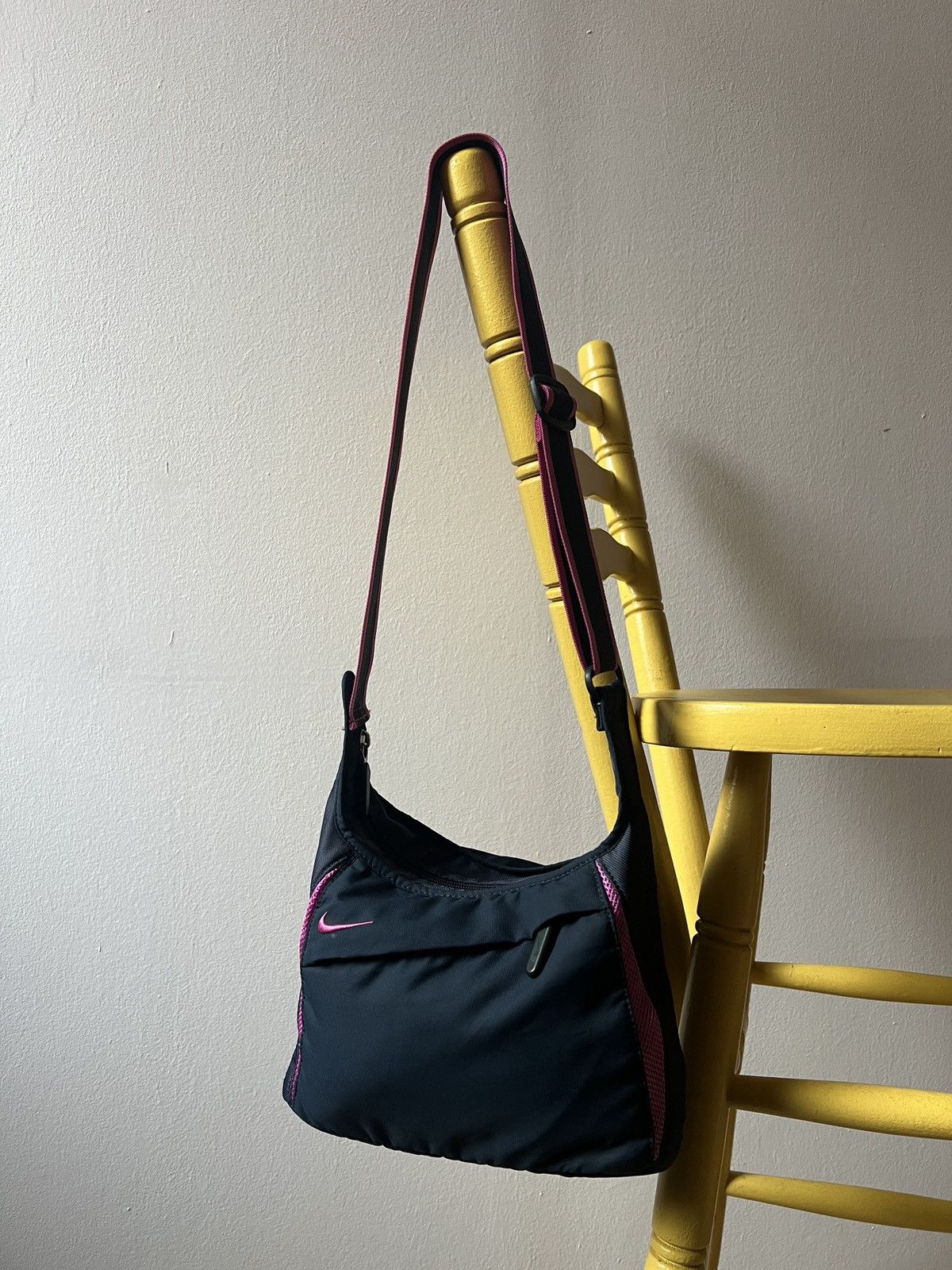 Nike Vintage Purple Nike Y2K Shoulder Bag Size ONE SIZE - 1 Thumbnail