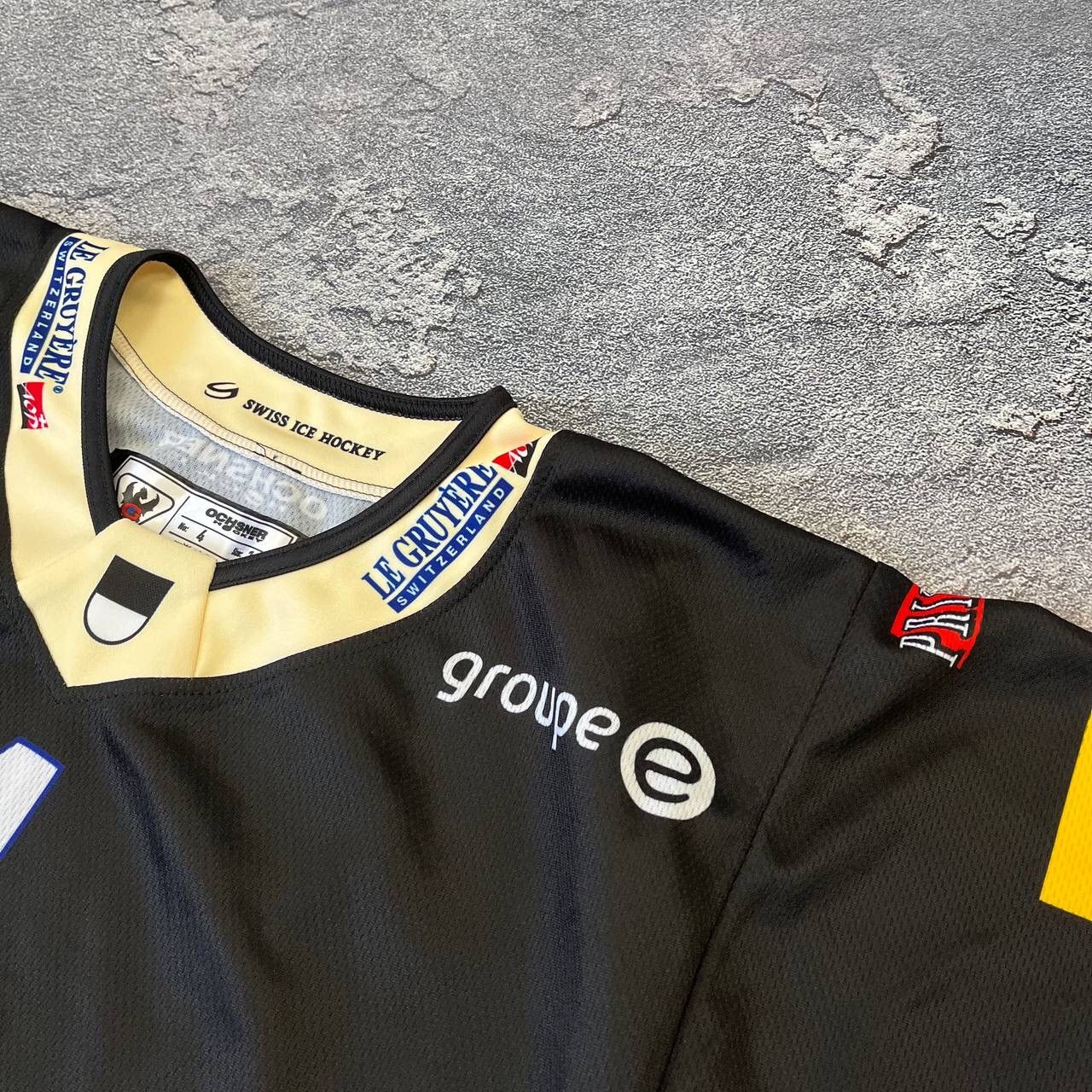 Other Hokey Jersey HC Fribourg Gottéron Trikot ELI #4 Jersey 22/23 Size US XS / EU 42 / 0 - 11 Thumbnail