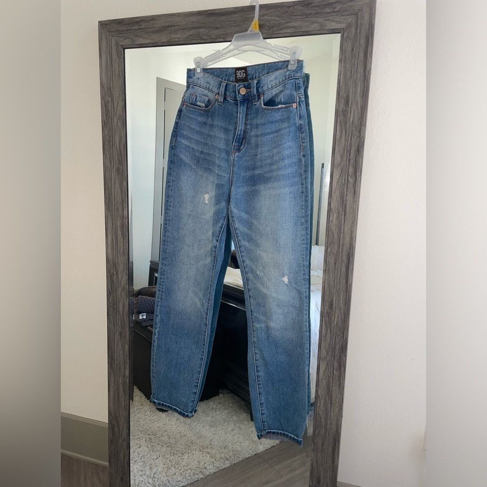 Bdg BDG distressed high rise mom jeans Size 24" / US 00 / IT 34 - 1 Thumbnail