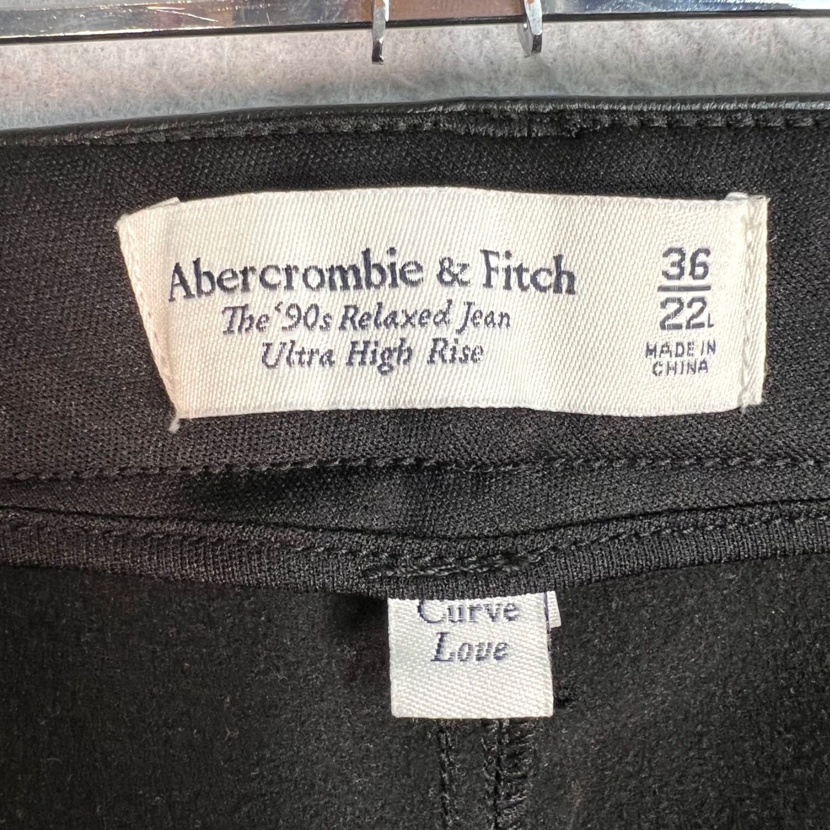 Abercrombie & Fitch VINTAGE Abercrombie & Fitch Womens Jeans 36/22L Faux Leather Ultra High Rise 90s Relaxed Straight 5-Pocket Black Wool? Size 25" / US 0 / IT 36 - 3 Thumbnail