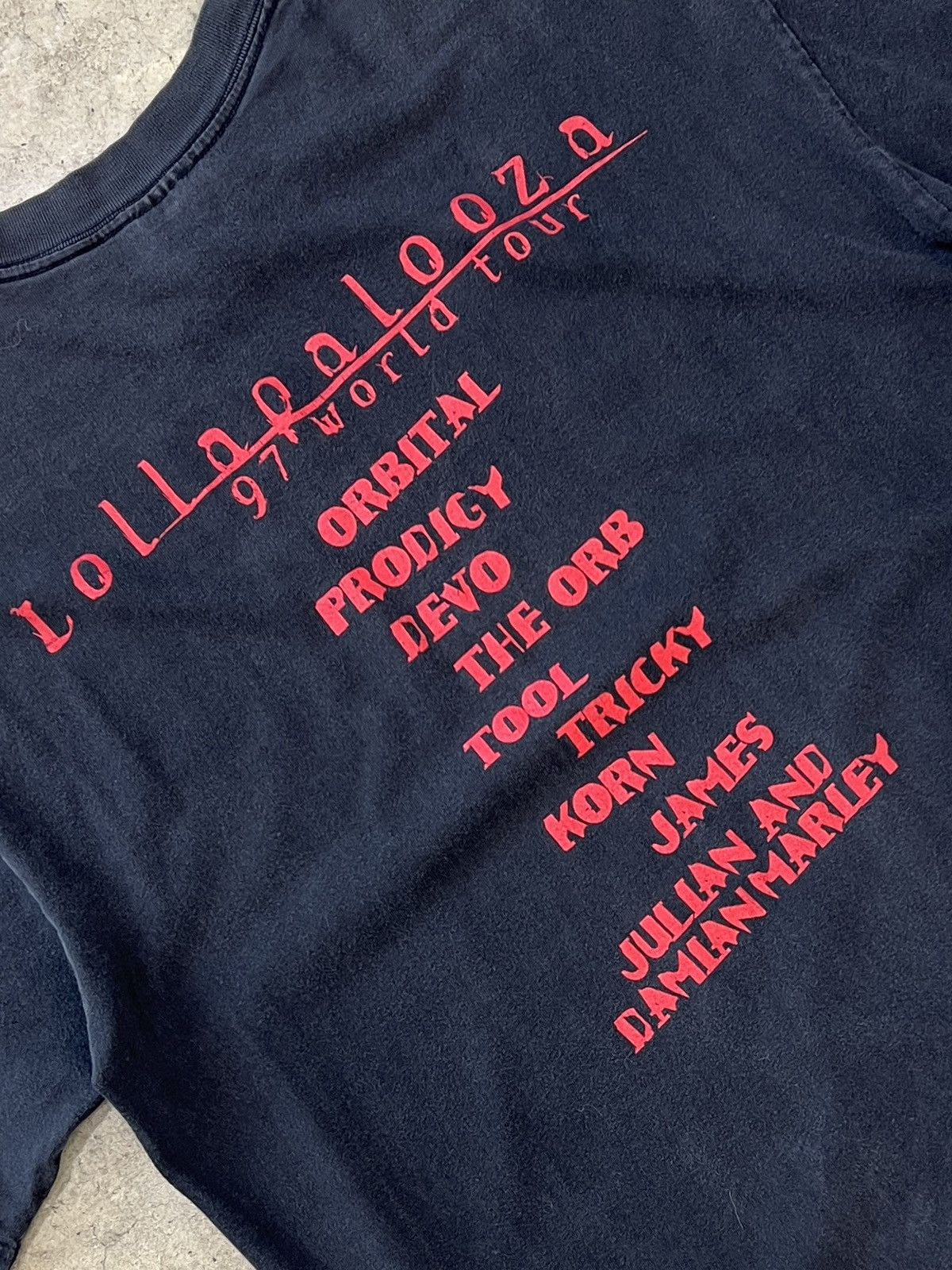 Band Tees Vintage 1997 Lollapolooza Korn prodigy Tour Giant Tee XL Size US XL / EU 56 / 4 - 4 Thumbnail