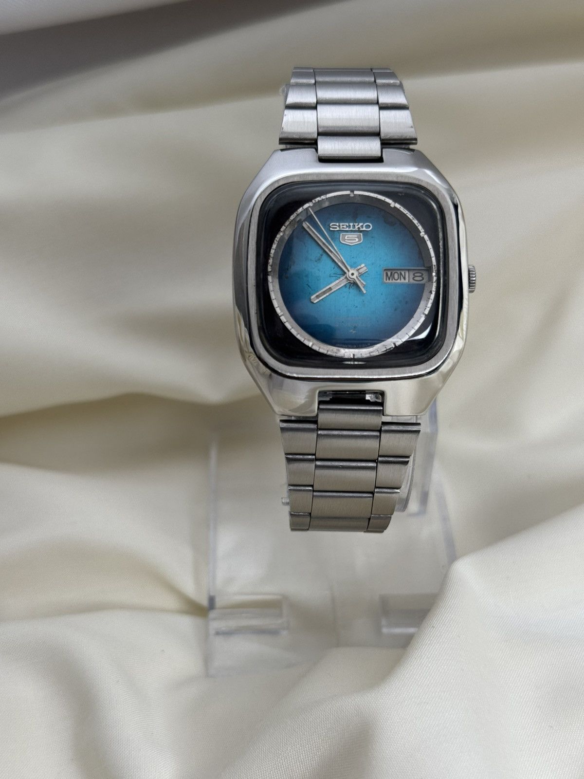 Seiko Seiko 5 Japan Vintage TV Case Blue Fade Dial 21J Automatic Size 36 - 5 Thumbnail