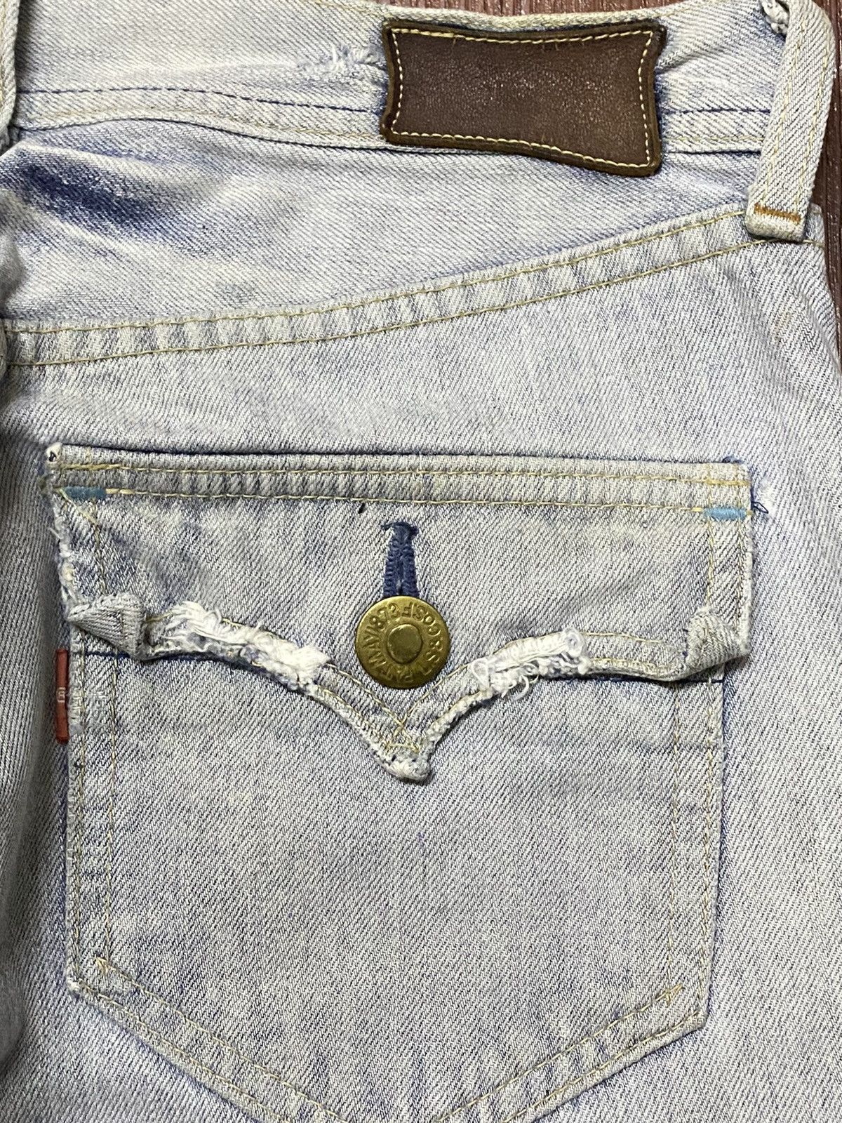 Levi's Vintage Clothing Vintage Levis 705 90’s Selvedge Faded Wash Distressed Jeans Size US 29 - 15 Thumbnail