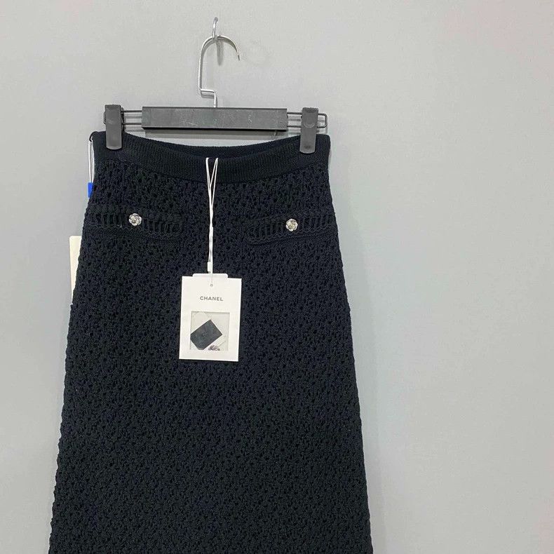 Chanel Chanel Black braided skirt 2504-Nextarrow Size 42" / US 20 - 2 Thumbnail