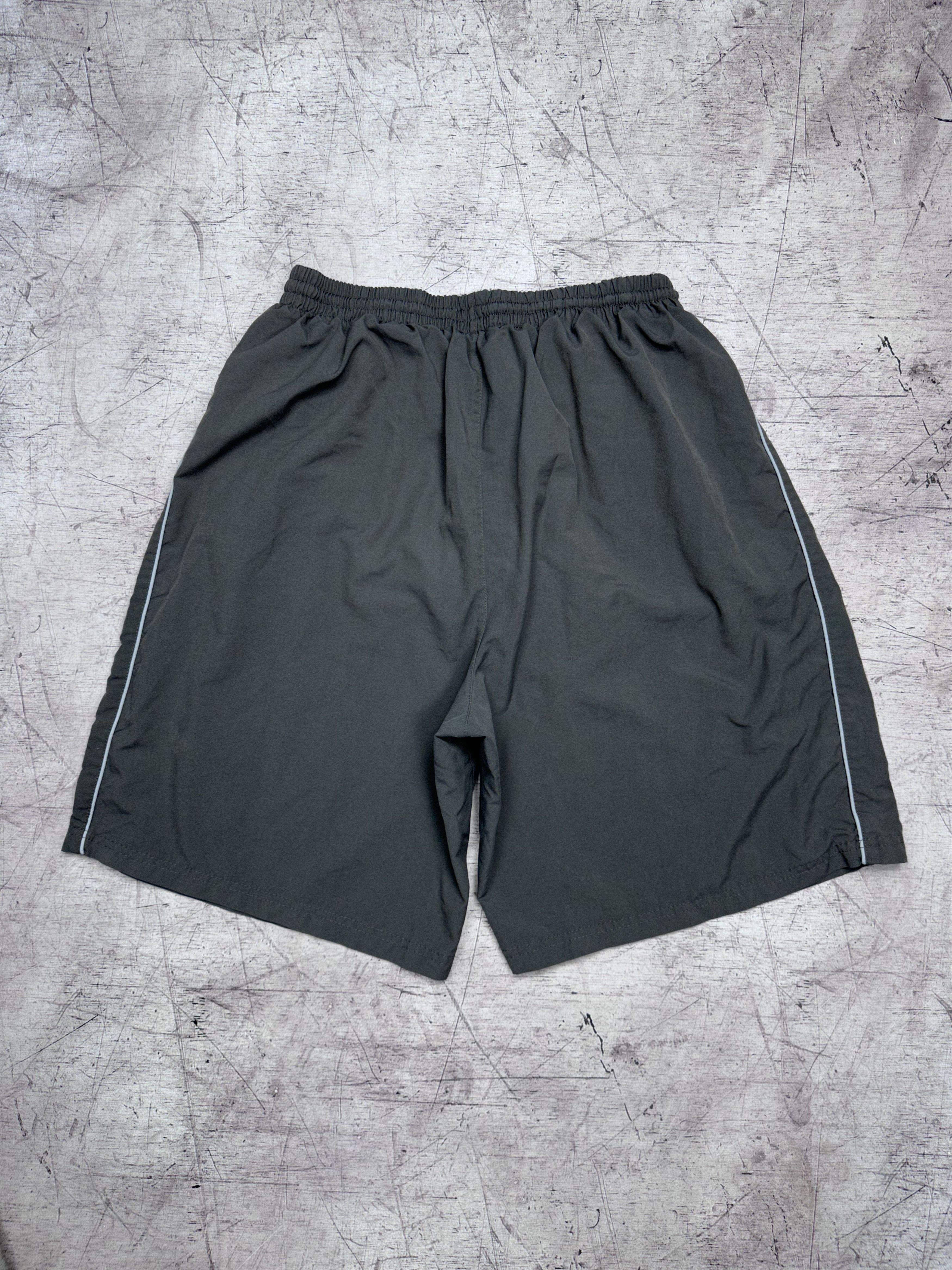Umbro Umbro Vintage Mens Nylon Shorts Size US 38 / EU 54 - 10 Thumbnail