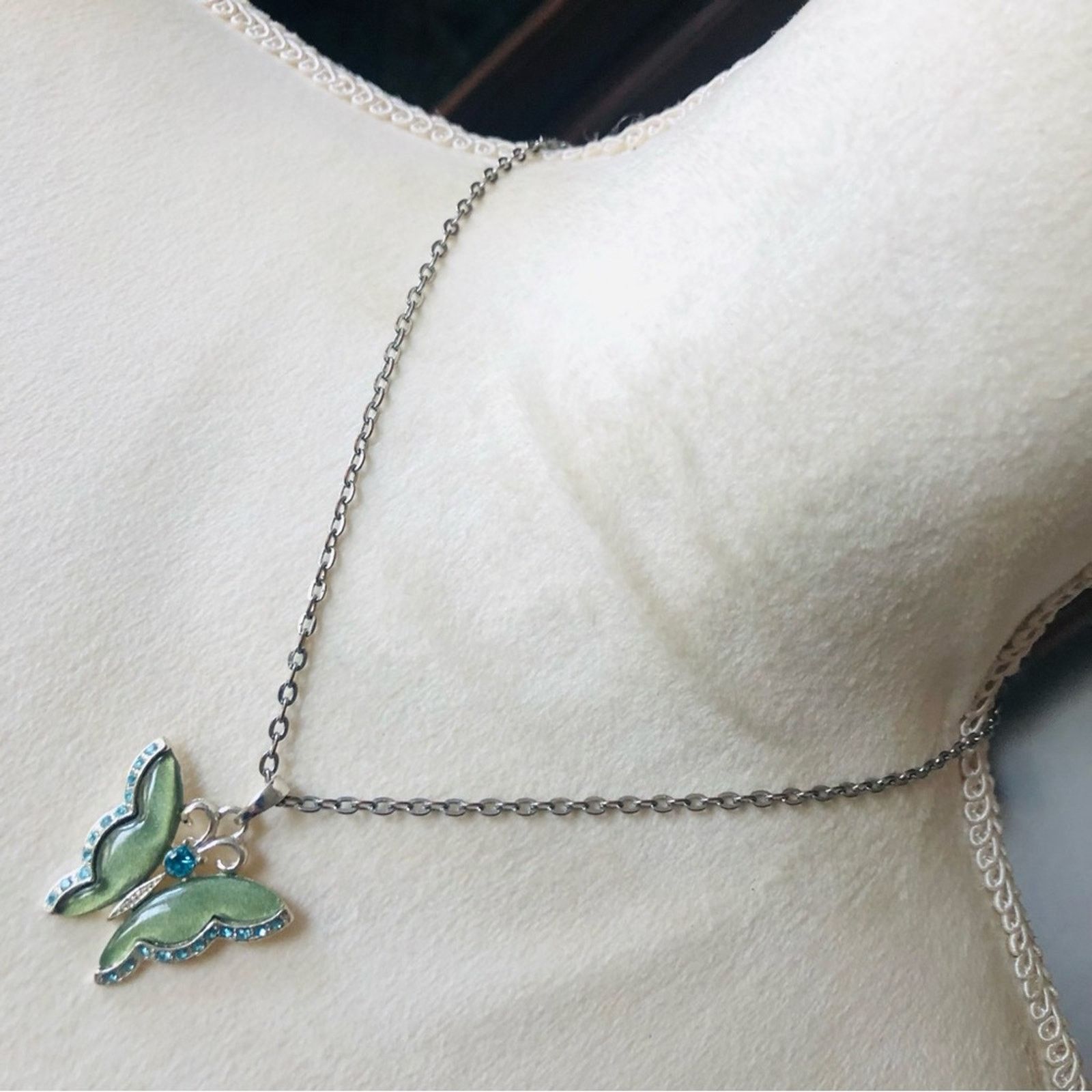 Other Sparkle green enamel blue rhinestone butterfly necklace Size ONE SIZE - 1 Thumbnail