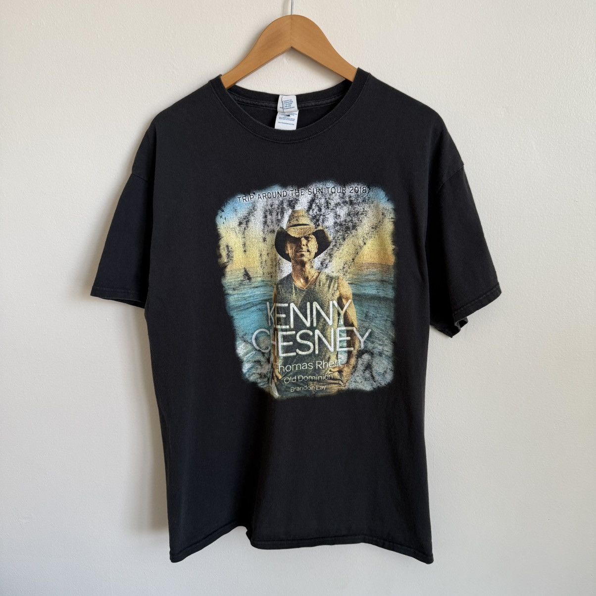 Band Tees Kenny Chesney 2018 Tour Faded T-Shirt Size XL Size US XL / EU 56 / 4 - 2 Thumbnail