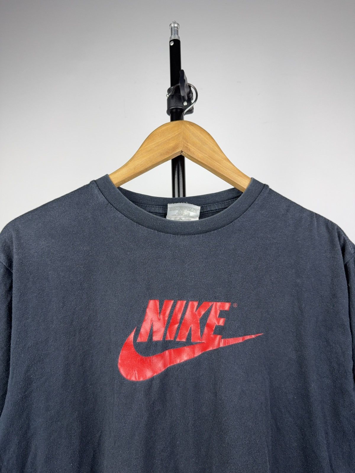 Nike Vintage Retro 00s Nike Red Swoosh Logo Y2K Tee Shirt Size US M / EU 48-50 / 2 - 2 Thumbnail