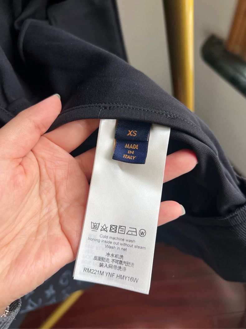 Louis Vuitton louis vuitton 2054 Series Full Logo Design Gradient Blue H Size US XS / EU 42 / 0 - 6 Thumbnail
