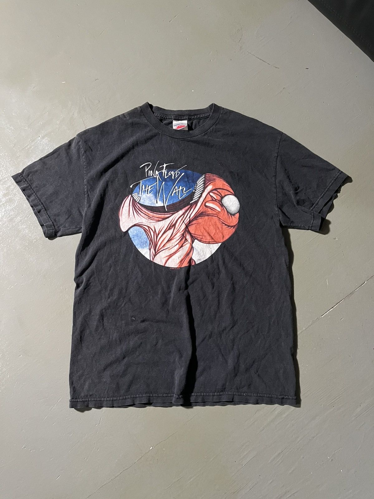 Vintage 2003 Pink Floyd “The Wall” t-shirt Size US M / EU 48-50 / 2 - 1 Thumbnail