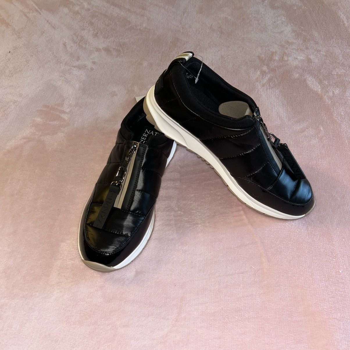 Naturalizer Naturalizer black low breakaway front zip water resistant Size US 9.5 / IT 39.5 - 1 Thumbnail