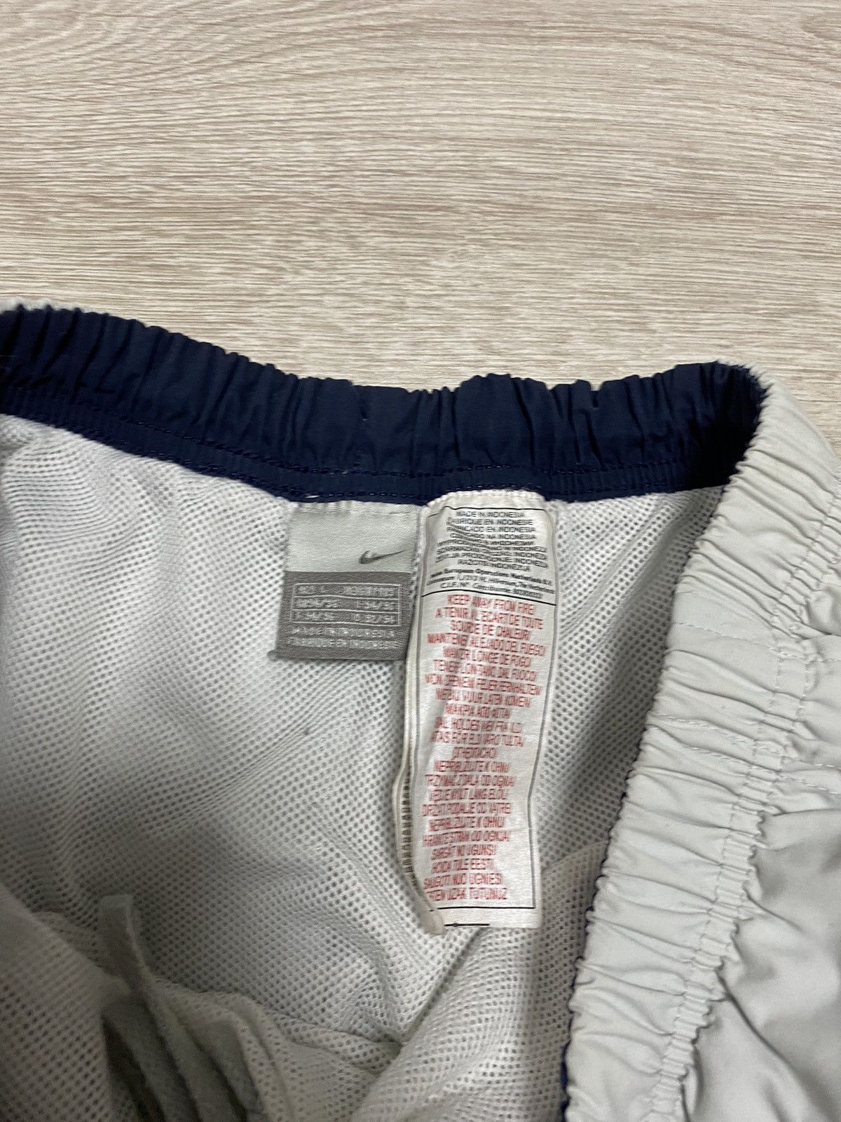 Nike Vintage Nike shorts small logo Size 34” L Size US 34 / EU 50 - 10 Thumbnail