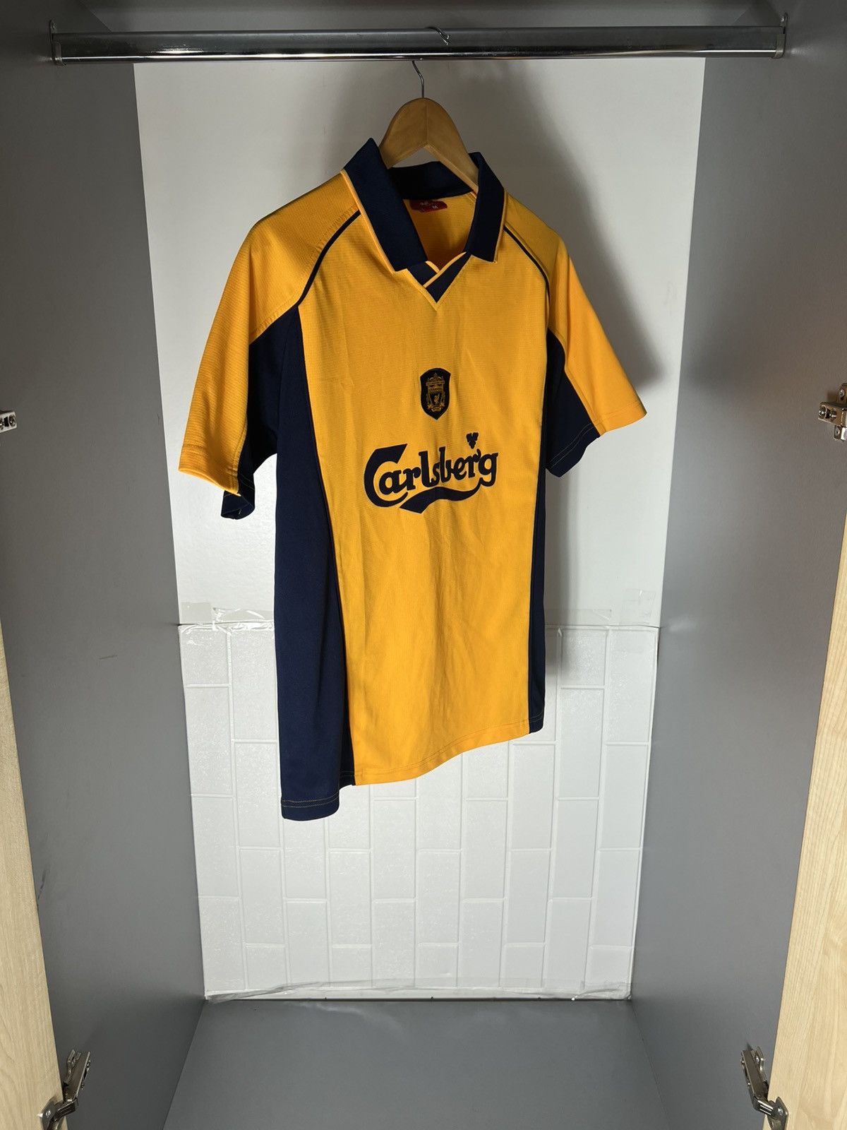 Vintage VERY RARE FC LIVERPOOL ENGLAND RETRO SOCCER JERSEY Y2K 90s Size US M / EU 48-50 / 2 - 3 Thumbnail