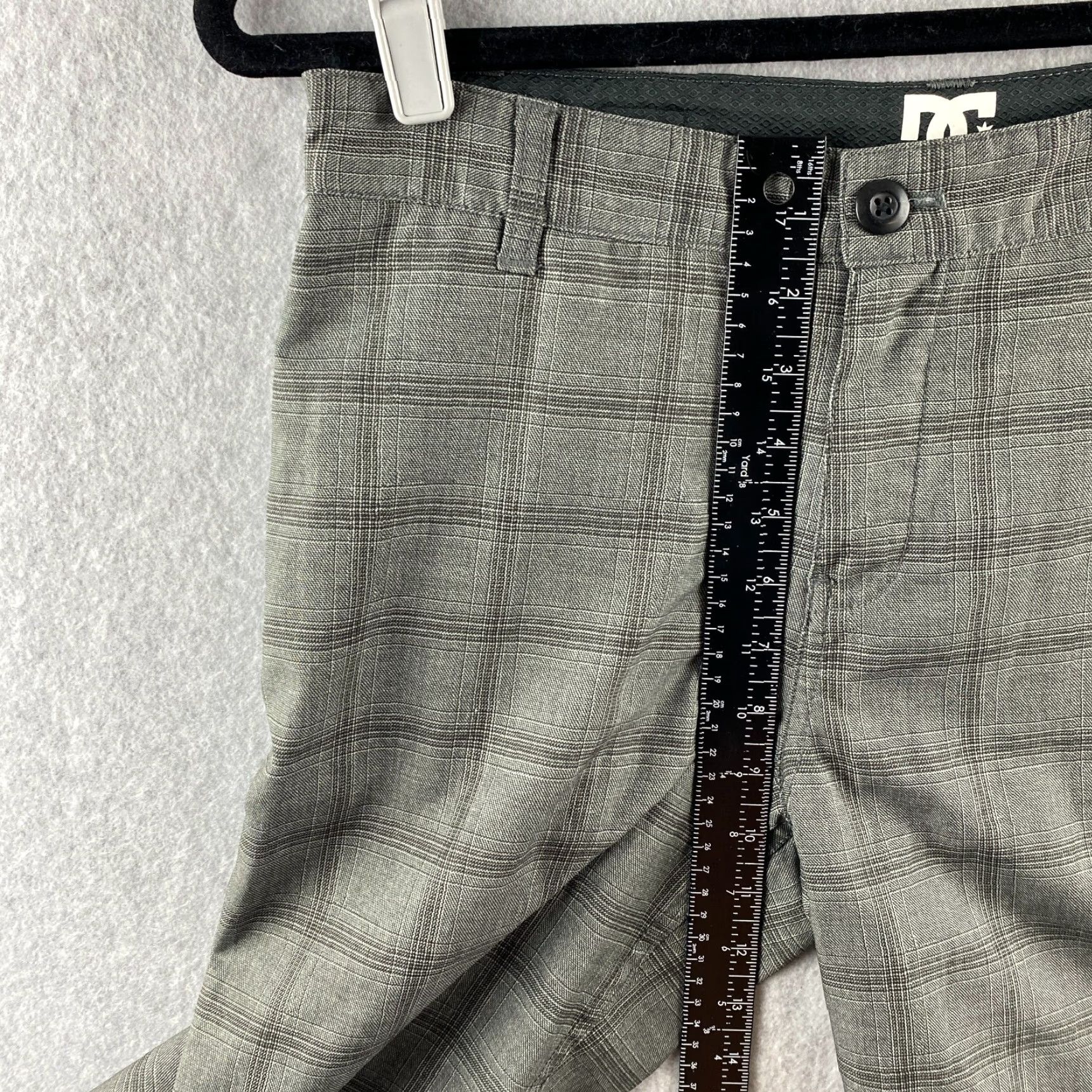 Vintage DC Shorts Mens 28 Gray Plaid Chino Embroidered Logo Zip Pockets Casual Comfort Size US 28 / EU 44 - 7 Thumbnail