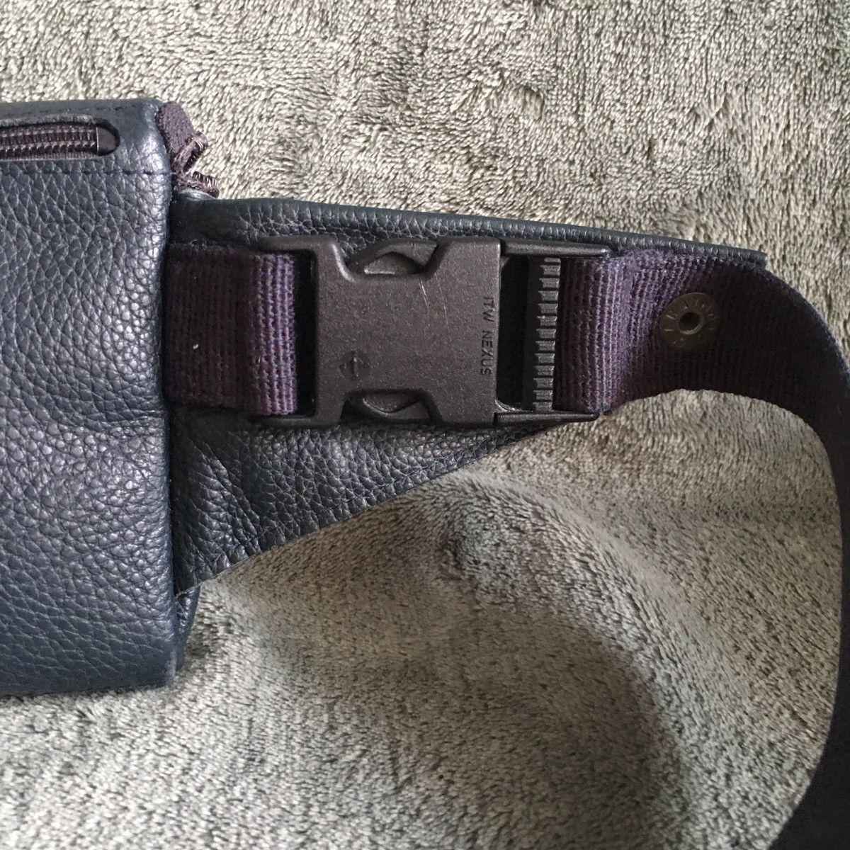 Longchamp Longchamp Le Foulonne Leather Belt Bag Navy Blue Size ONE SIZE - 10 Thumbnail