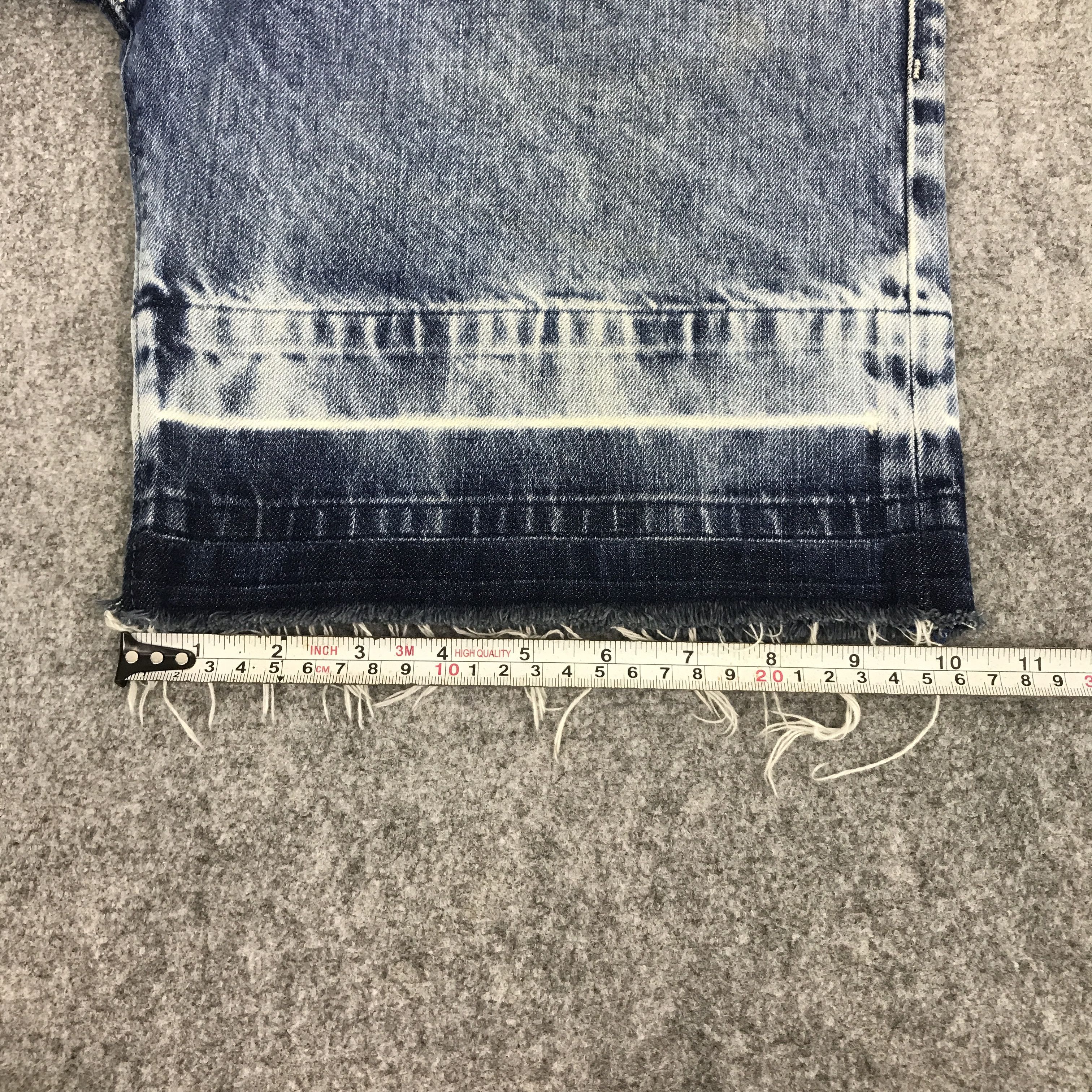 Diesel DIESEL INDUSTRY GUARANTEED DENIM JEANS SHORTS Size US 30 / EU 46 - 12 Thumbnail