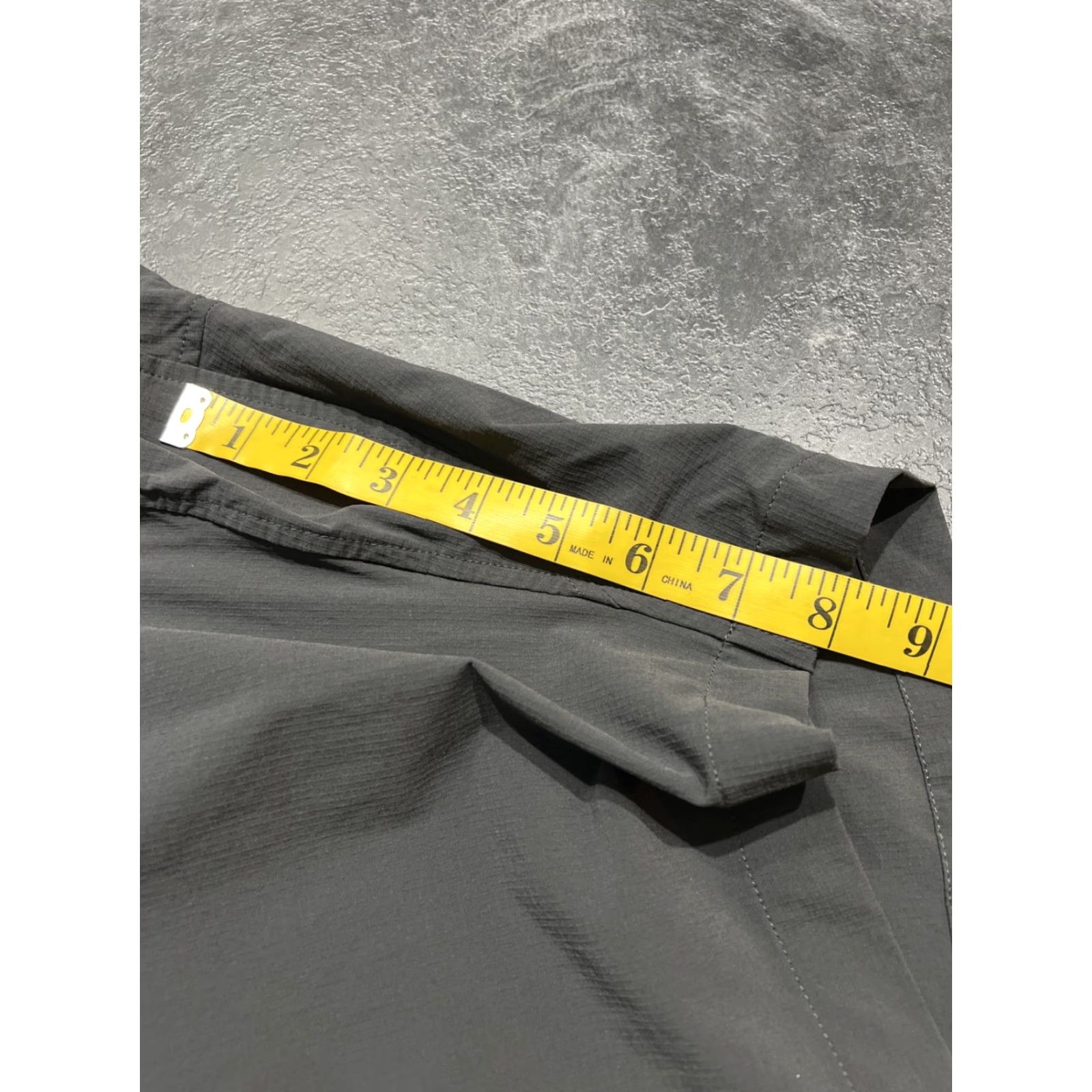 Lululemon Lululemon Men's Running Shorts XL Graphite Grey Athletic Activewear with Drawstring and Pockets Size US 36 / EU 52 - 6 Thumbnail
