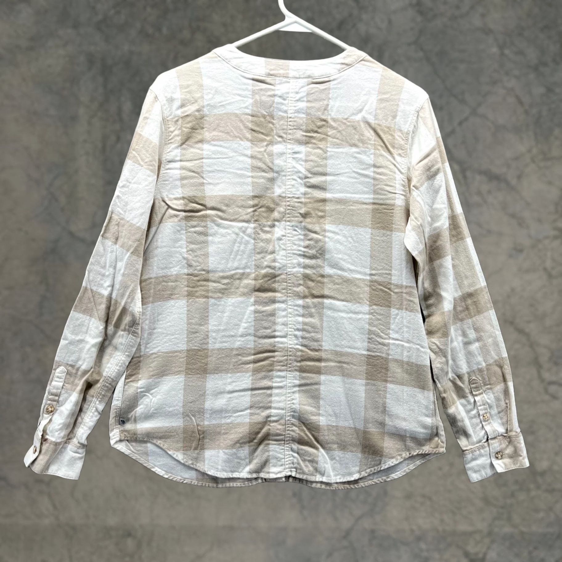 Mountain Hardwear VINTAGE Mountain Hardwear Shirt Womens Medium Beige White Button Down Check Outdoors Size M / US 6-8 / IT 42-44 - 1 Thumbnail