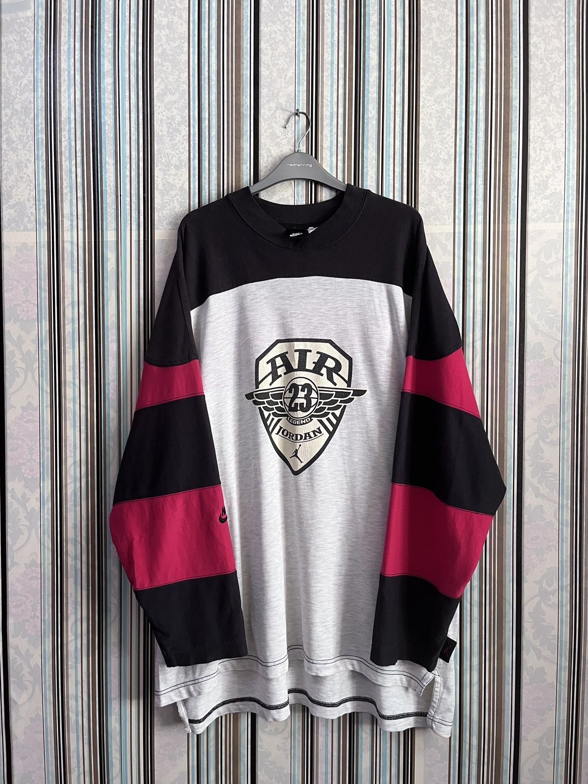 image of Nike Chicago Bulls 23 Legendary Michael Jordan Raglan E5 in Red, Men's (Size Large)