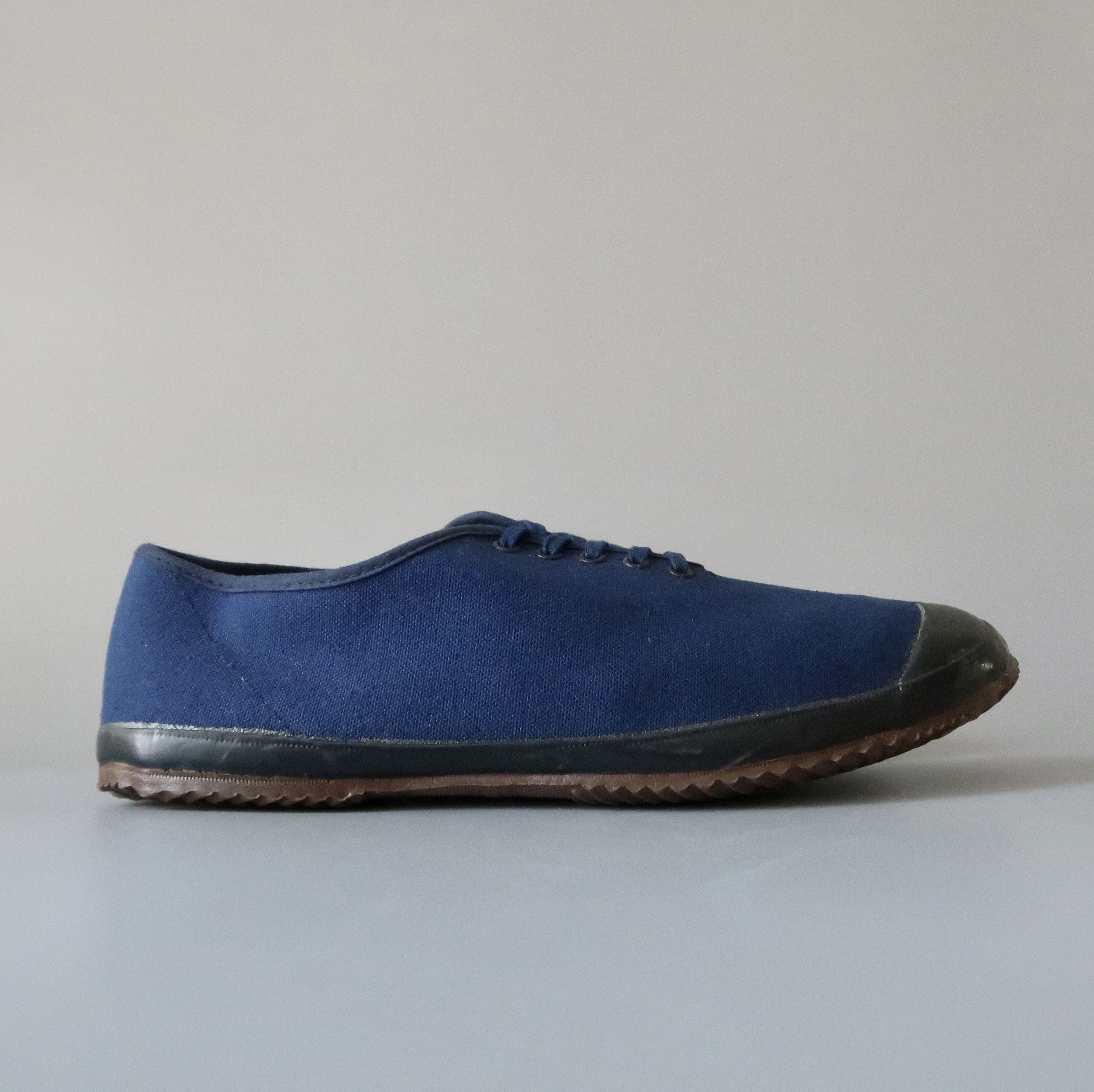 Tretorn DEADSTOCK, VTG 1940s Swedish Army gym trainers by TRETORN Size US 10.5 / EU 43-44 - 3 Thumbnail