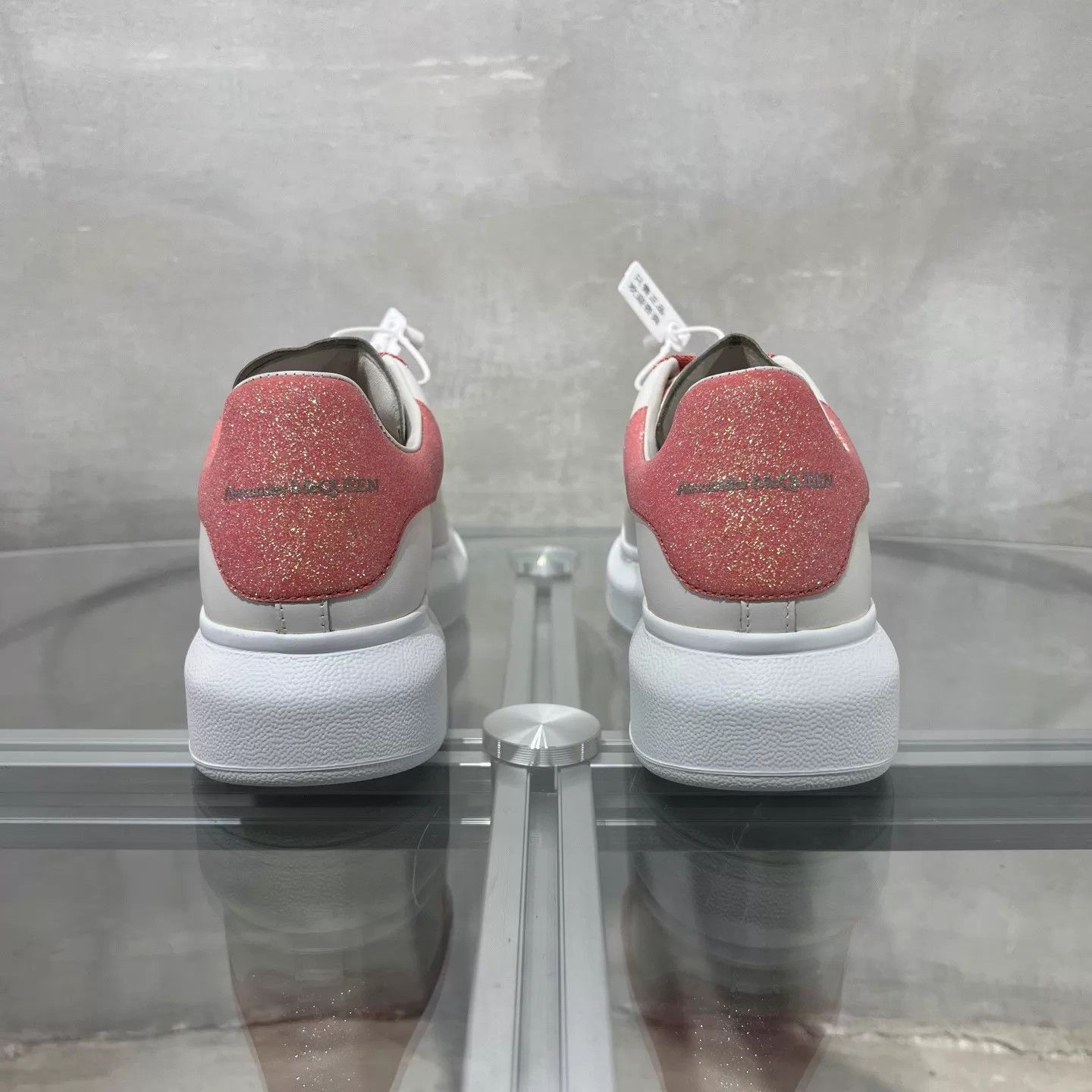 Alexander McQueen Alexander McQueen women's shimmer white sneakers 36 Size US 5.5 / IT 35.5 - 6 Thumbnail