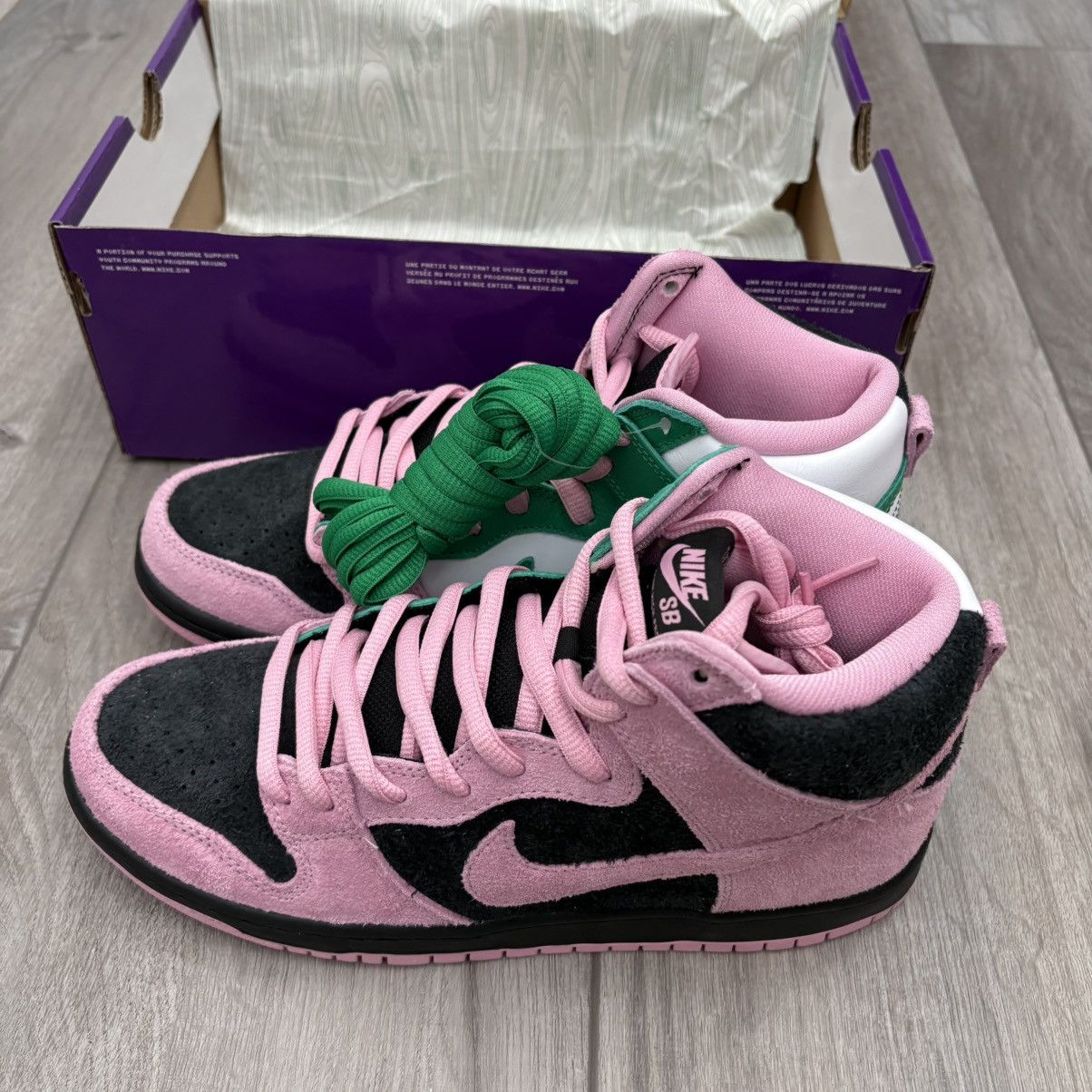 Nike SB NEW Nike Invert Celtics Dunks Size US 9 Size US 9 / EU 42 - 2 Thumbnail