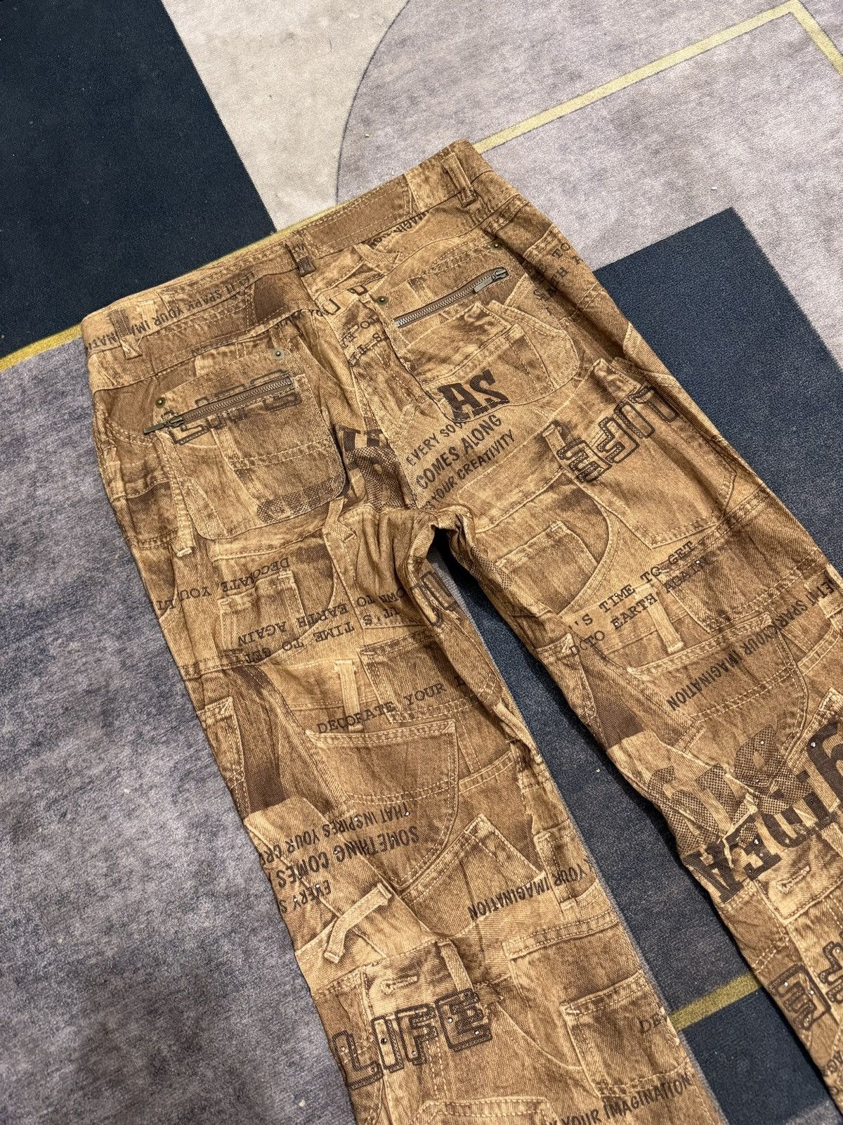 Le Grande Bleu (L.G.B.) LA MODA POJI PRINT ART BOOT CUT PANTS Size US 29 - 4 Thumbnail
