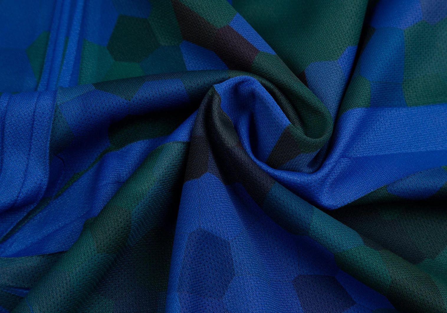 Issey Miyake Pleats Pixelated Print T-Shirt in Teal Green Size US XL / EU 56 / 4 - 11 Thumbnail
