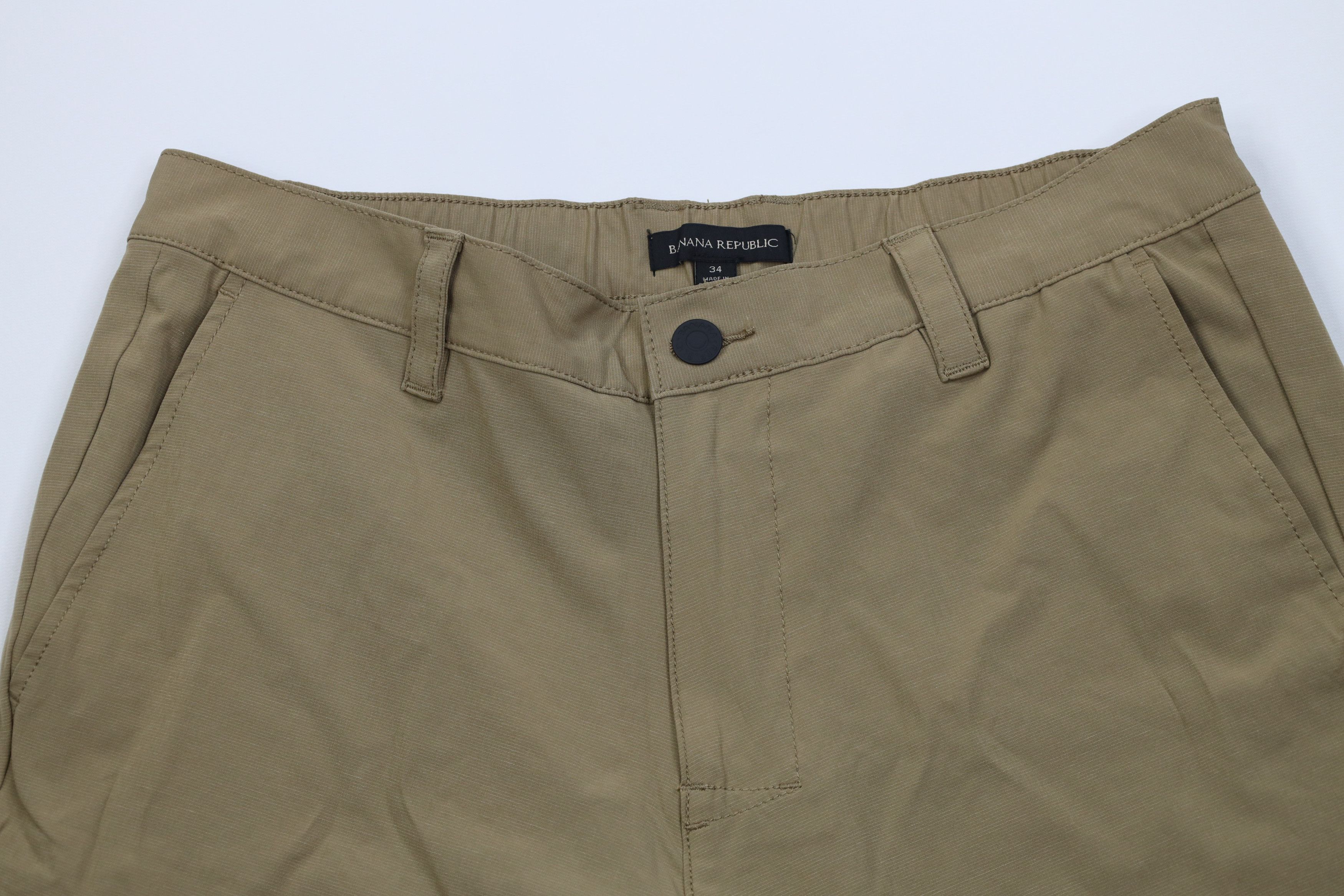 Banana Republic Banana Republic Tech Knit Above Knee Chino Shorts Beige Size US 34 / EU 50 - 2 Thumbnail