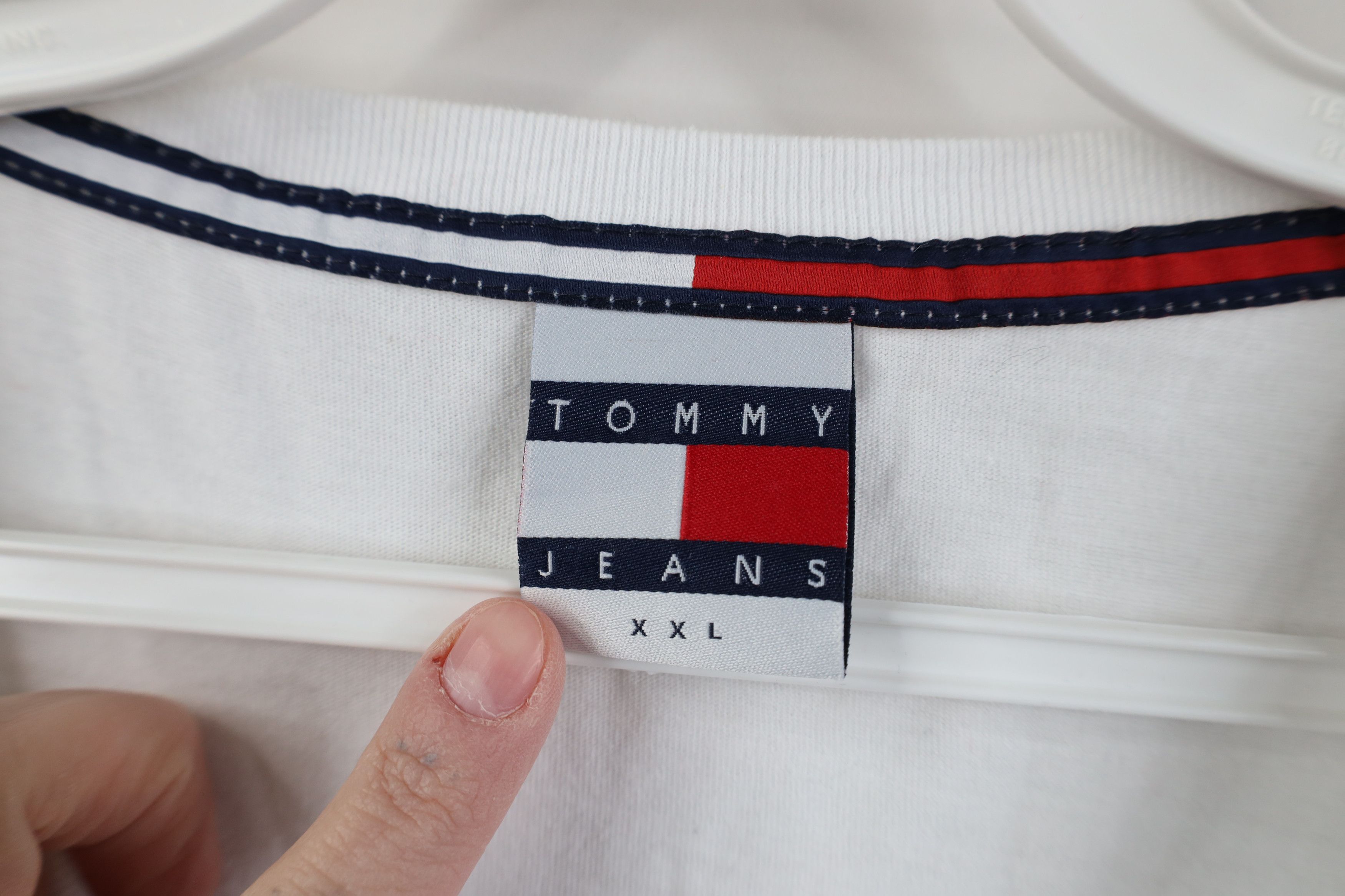 Tommy Hilfiger Vintage Y2K Tommy Hilfiger Big Logo Patch T-Shirt White Size US XXL / EU 58 / 5 - 8 Thumbnail