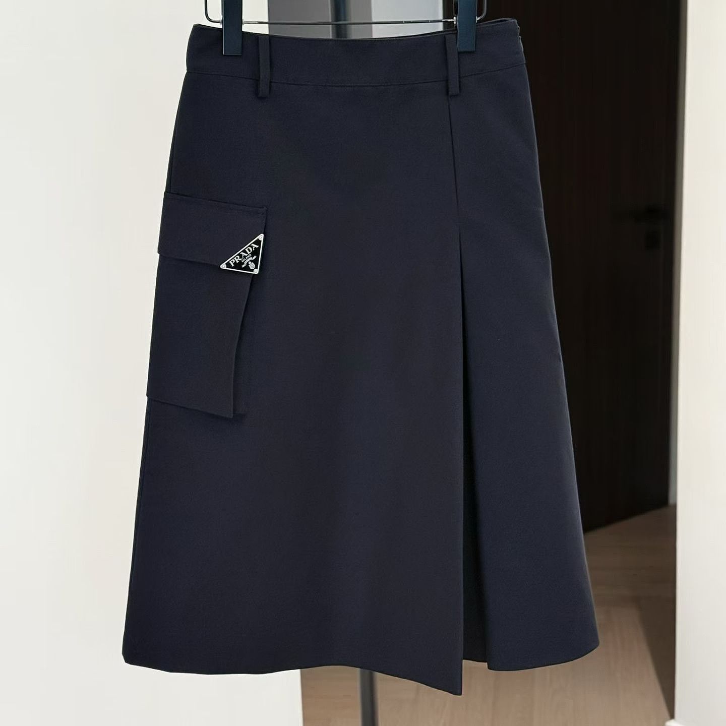 Prada Prada Re-Nylon Cargo Midi Skirt Size 38 Size 26" / US 2 / IT 38 - 1 Thumbnail