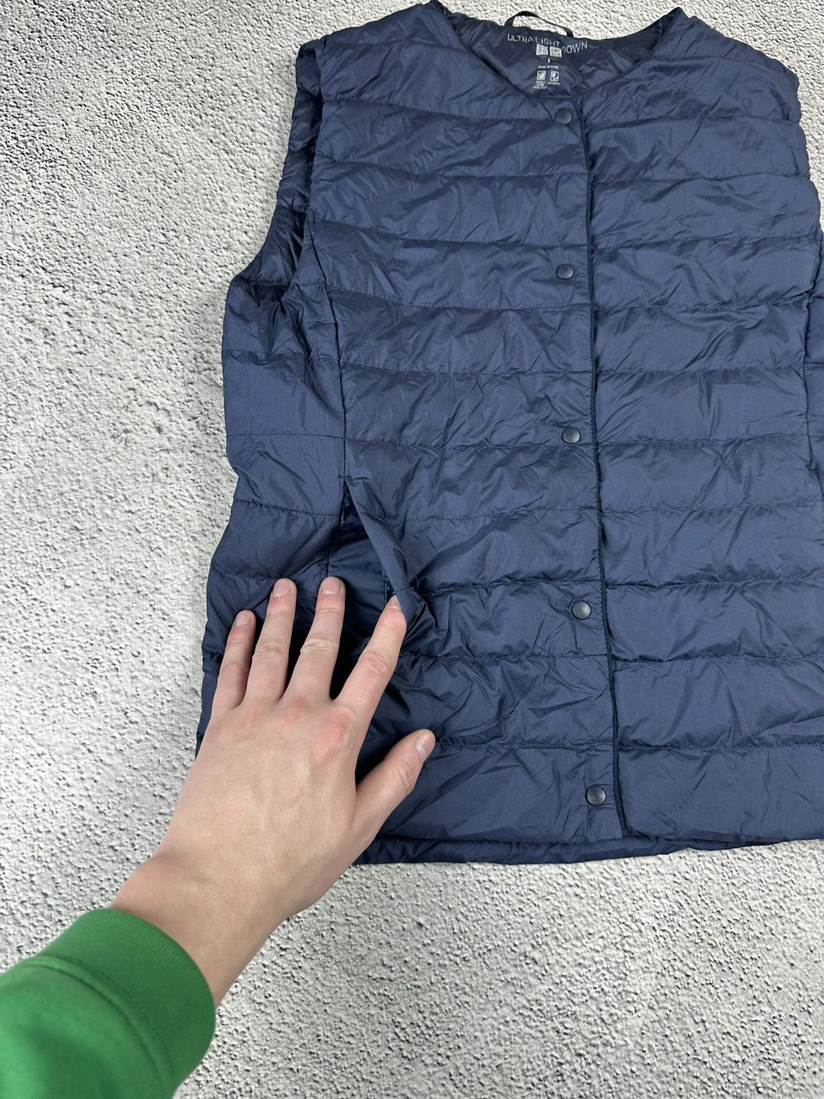 Uniqlo Uniqlo Ultra Light Down Vest Y2K Logo Size S / US 4 / IT 40 - 6 Thumbnail