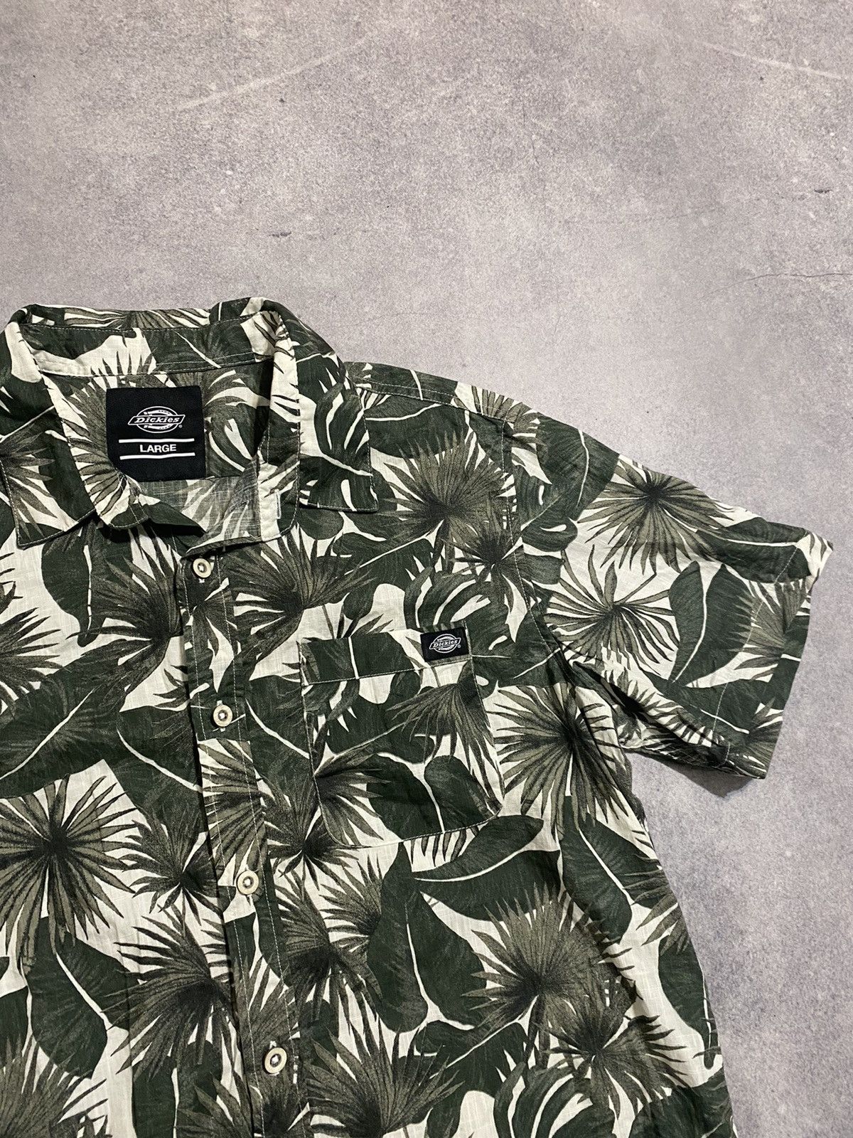 Dickies Dickies Short Sleeve Shirt Floral Print Size US L / EU 52-54 / 3 - 2 Thumbnail