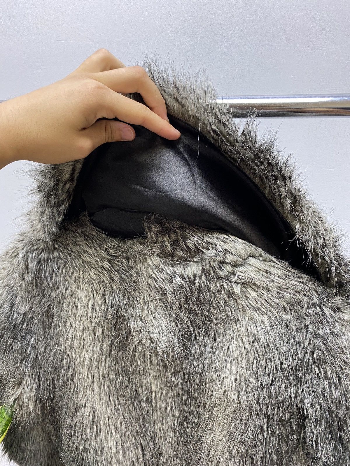 Armani × Vintage Women’s Armani Exchange Fur Coat Jacket Size M / US 6-8 / IT 42-44 - 14 Thumbnail