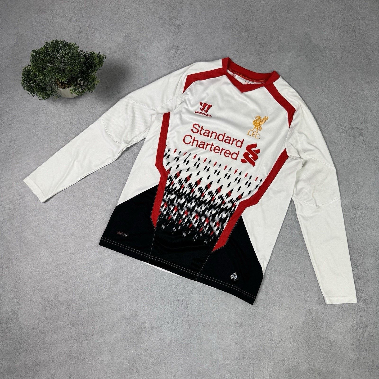 Warrior LIVERPOOL #8 GERRARD Warrior 2013-2014 AWAY JERSEY Size M Size US M / EU 48-50 / 2 - 2 Thumbnail
