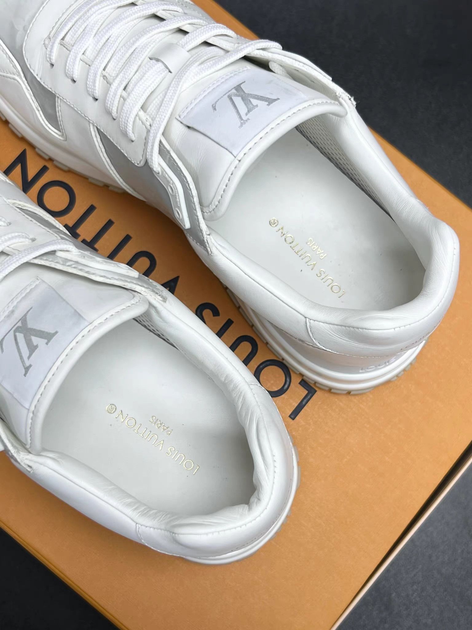 Louis Vuitton Louis Vuitton RUN AWAY Sneaker Grey White K15 Size US 9 / EU 42 - 4 Thumbnail