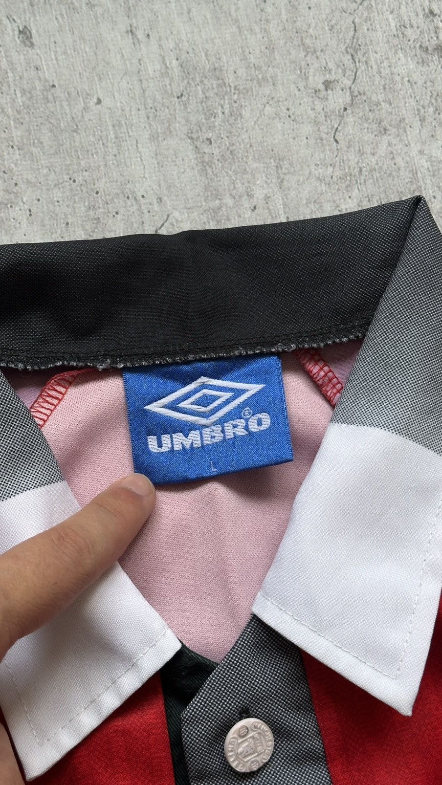 Umbro 1996/98 Umbro Manchester United Vintage Home Soccer Jersey Size US L / EU 52-54 / 3 - 10 Thumbnail