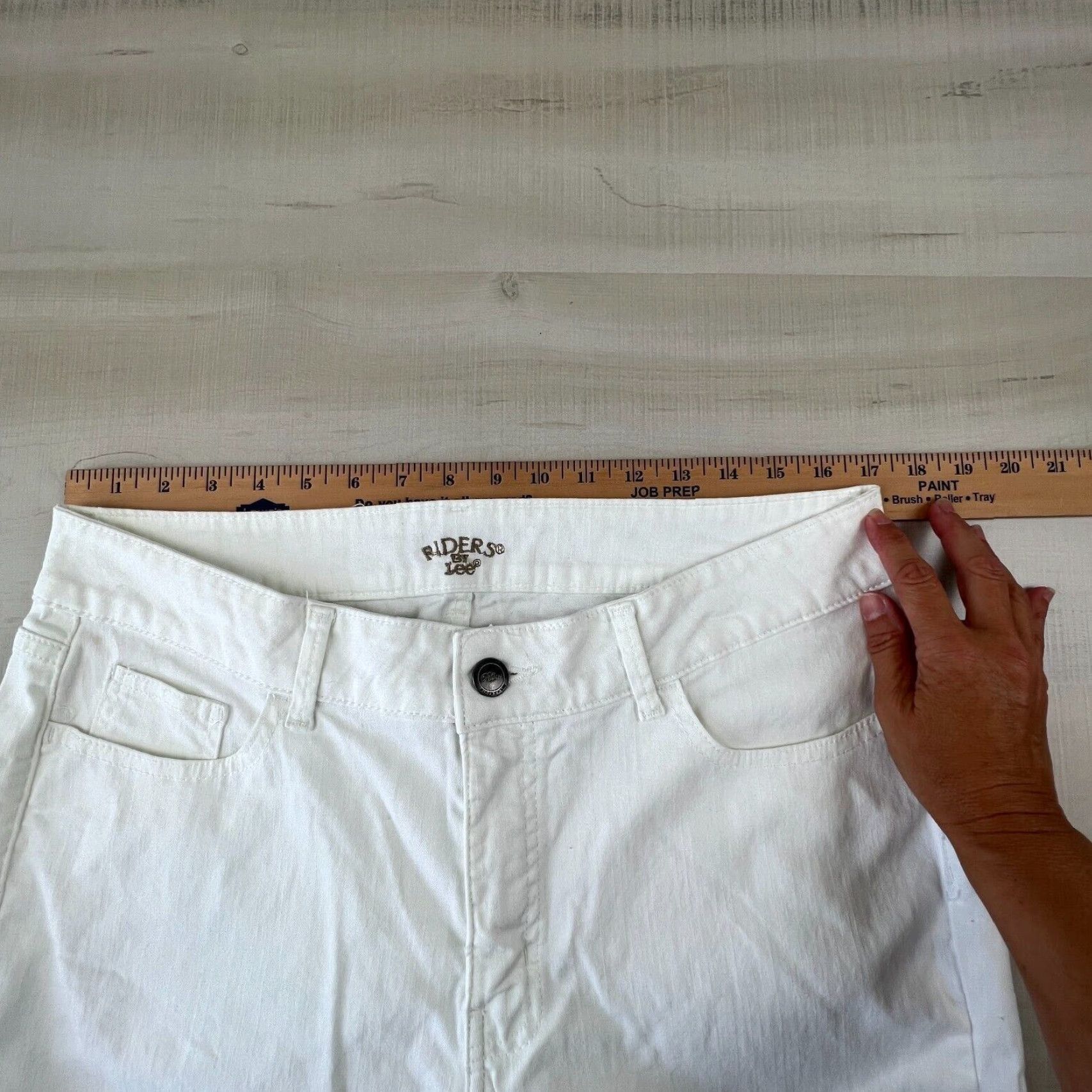 Lee Lee Riders Womens White Denim Capri Jeans 34 Waist Size 24" / US 00 / IT 34 - 6 Thumbnail
