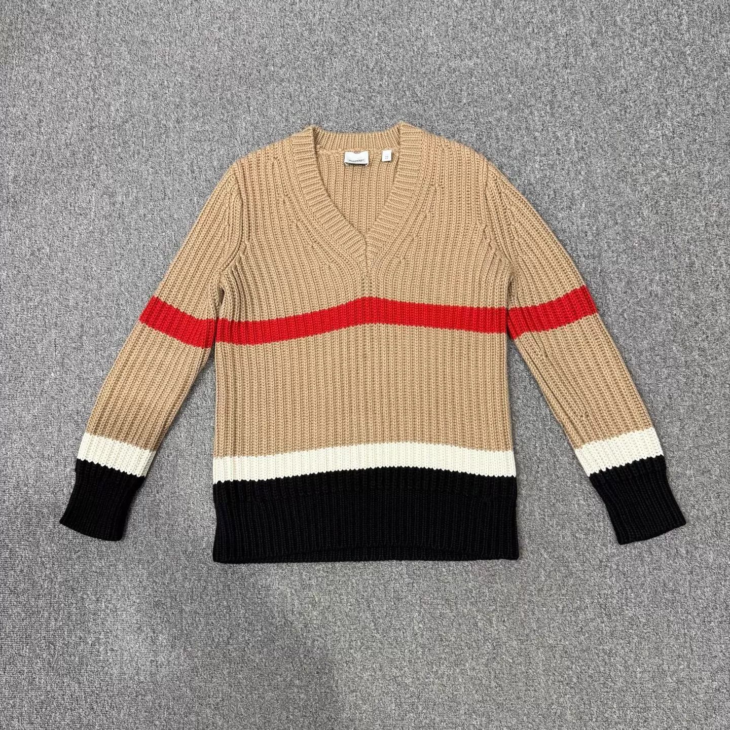 Burberry Burberry colorblock stripe V-neck wool knit sweater XS 99new Size XS / US 0-2 / IT 36-38 - 1 Thumbnail