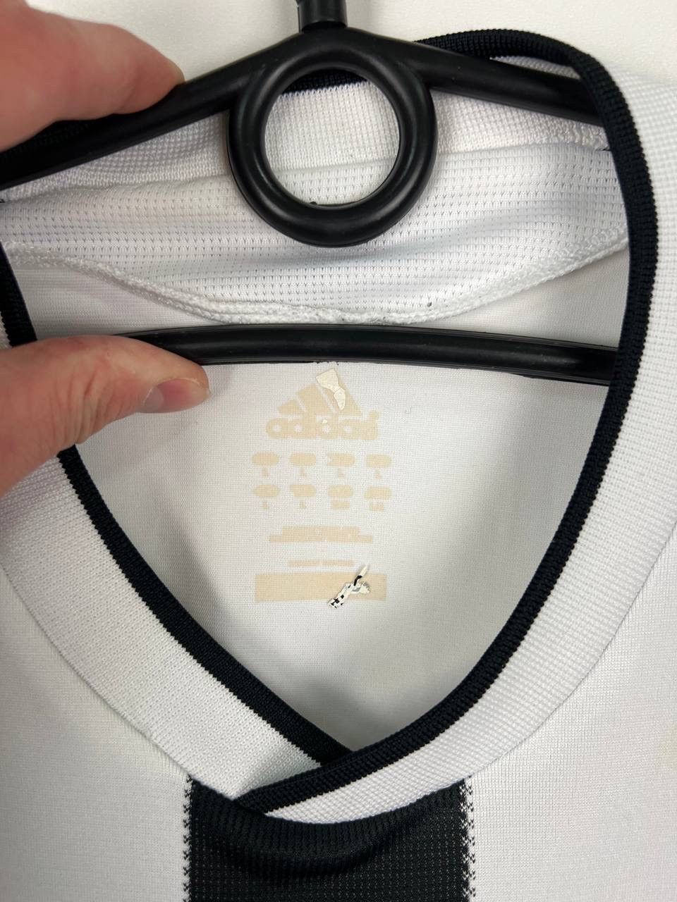 Vintage New Castle Adidas 2009 jersey t-shirts size L Size US L / EU 52-54 / 3 - 3 Thumbnail