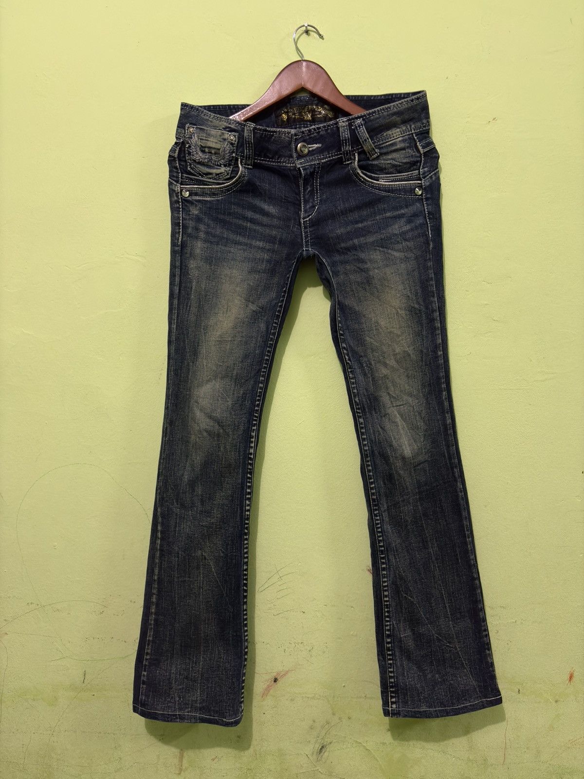 Japanese Brand Japanese Red Pepper Distressed Flared Denin Size US 32 / EU 48 - 1 Thumbnail