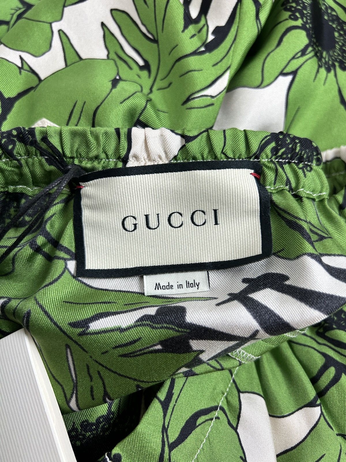 Gucci BNWT Gucci Poppy Flower Hawaii Print Silk Shorts Size 46 Size US 30 / EU 46 - 9 Thumbnail
