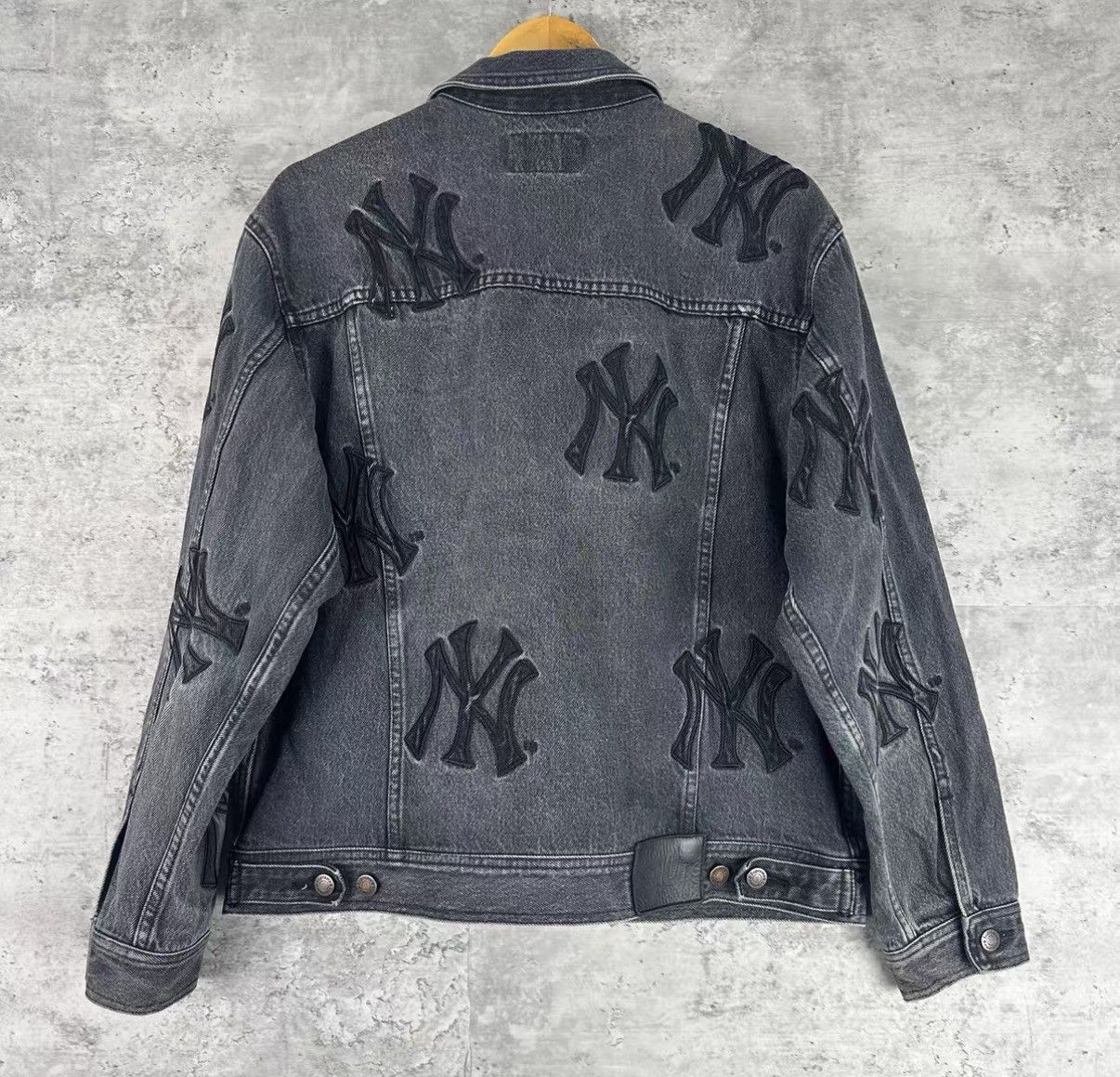 Supreme Supreme x New York Yankees Denim Trucker Jacket J42 Size US M / EU 48-50 / 2 - 2 Thumbnail