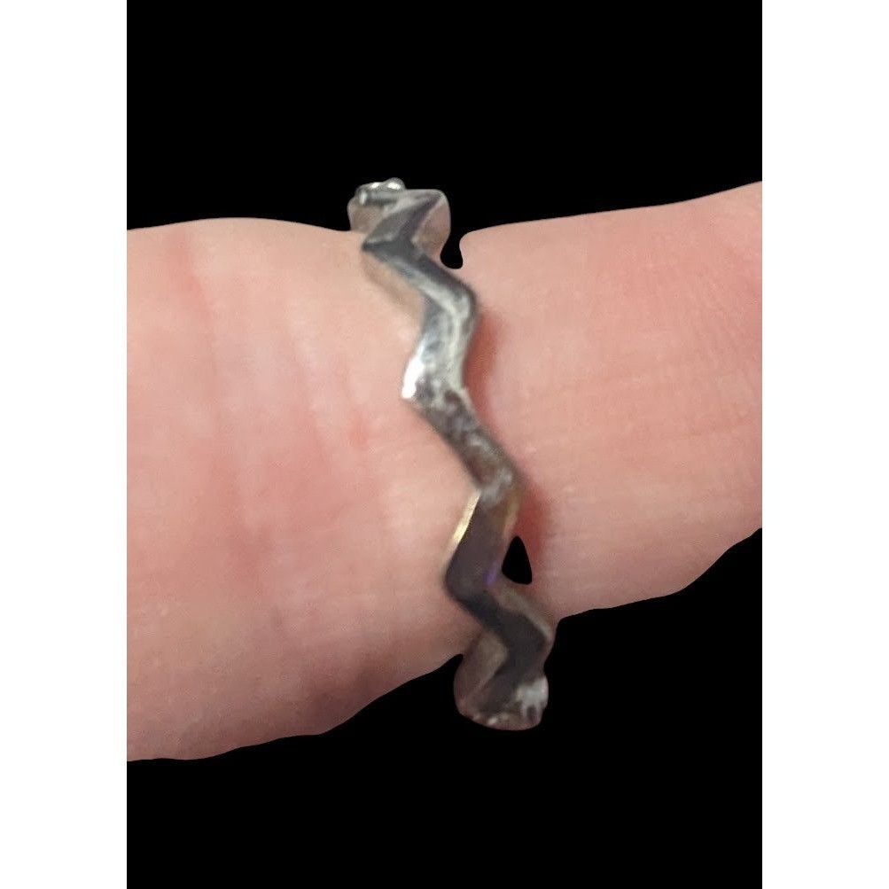 Other Silver Tone Rhinestone Zigzag Fashion Ring Size 6 1/2 Size ONE SIZE - 7 Thumbnail