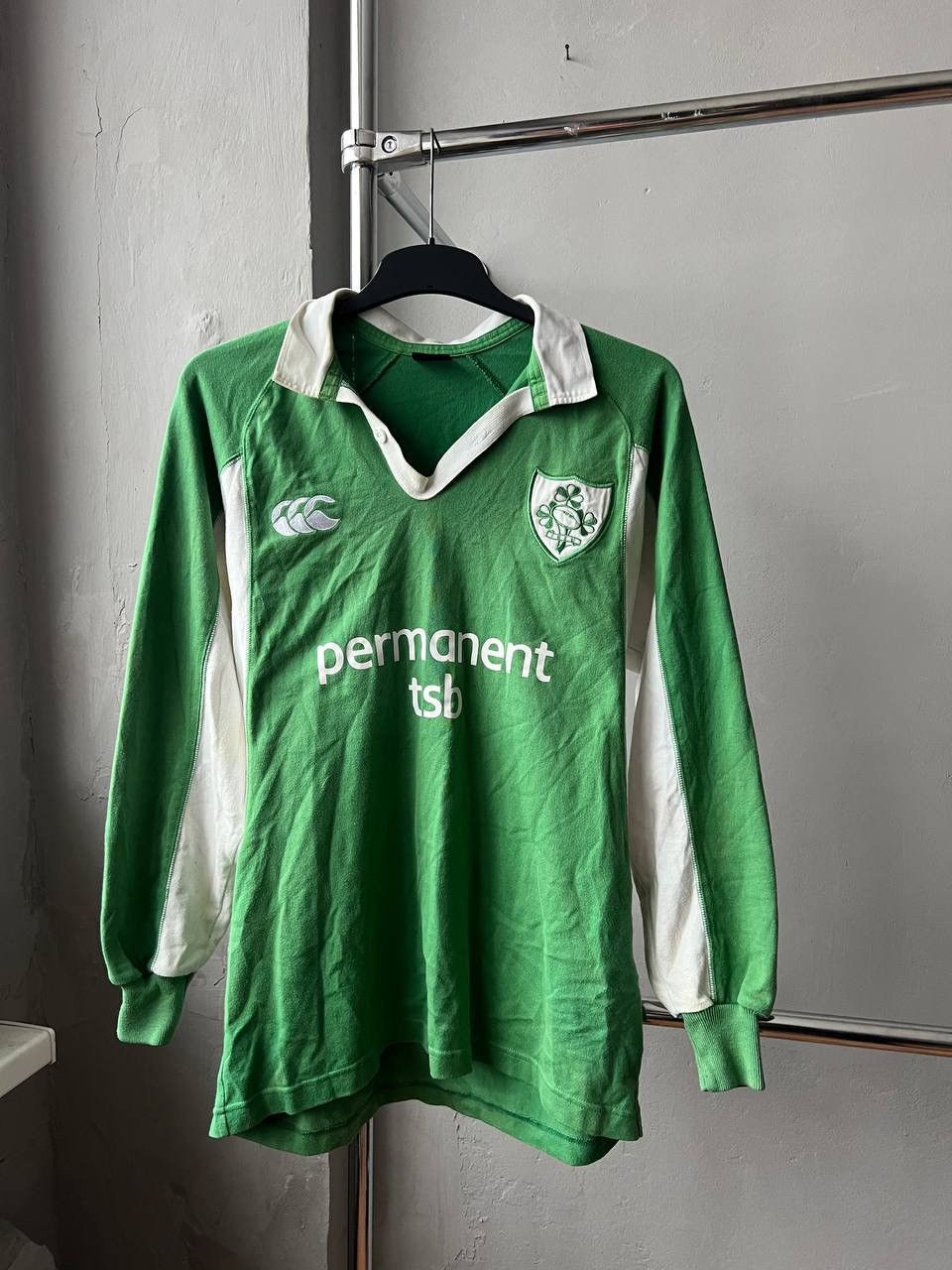 Canterbury of New Zealand 2004/05 IRELAND TEAM RUGBY UNION RARECANTERBURY SHIRT JERSEY Size US M / EU 48-50 / 2 - 2 Thumbnail