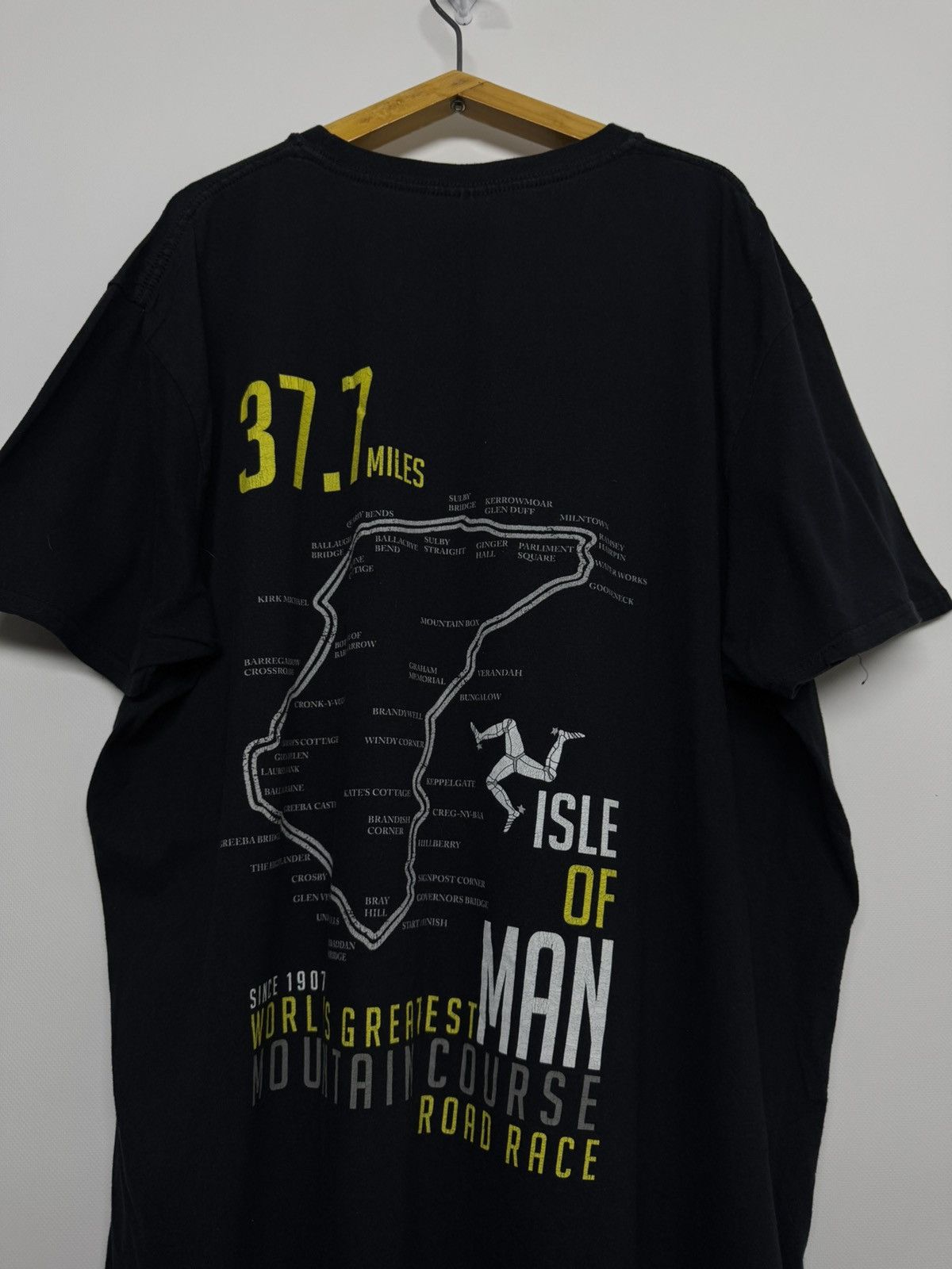 Gildan Vintage Y2k Isle of Man Course printed T Shirt Size US XL / EU 56 / 4 - 3 Thumbnail